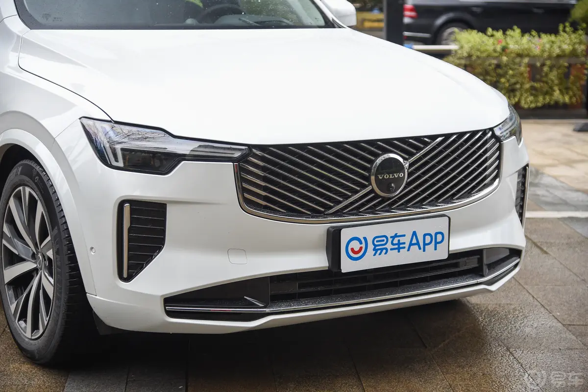 沃尔沃XC90改款 B6 智雅豪华版 6座前格栅侧俯拍