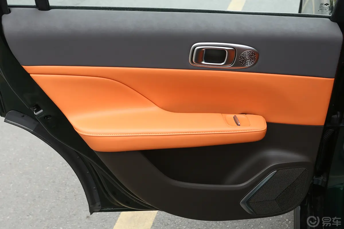吉祥AIR530km 标准版后排功能