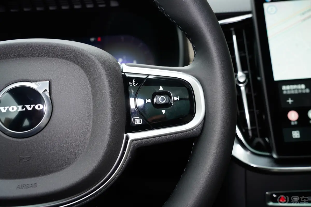 沃尔沃XC90改款 B5 智逸豪华版 5座右侧方向盘功能按键