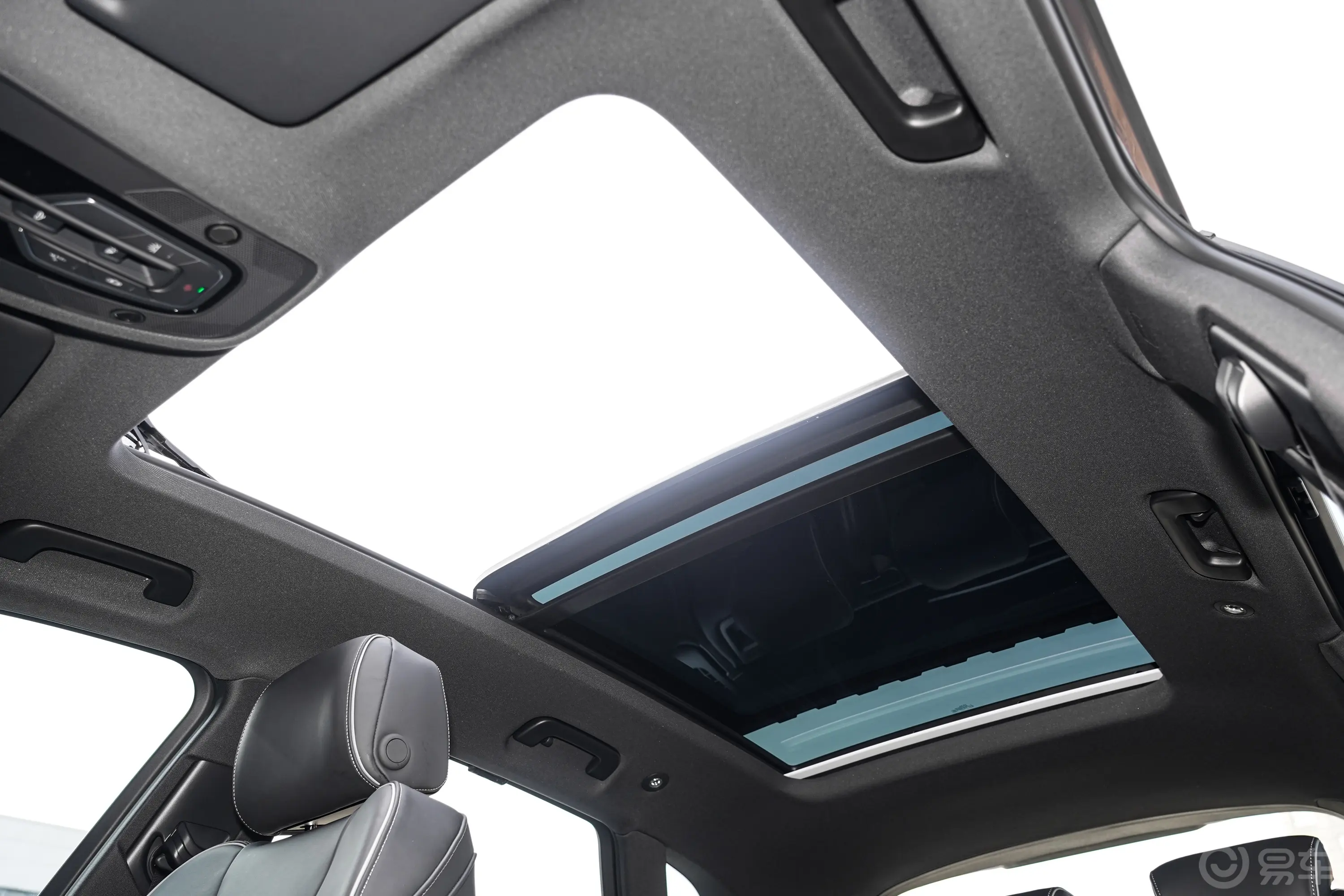 奥迪Q5Lquattro45周年典藏版 45 TFSI 臻选动感型中控