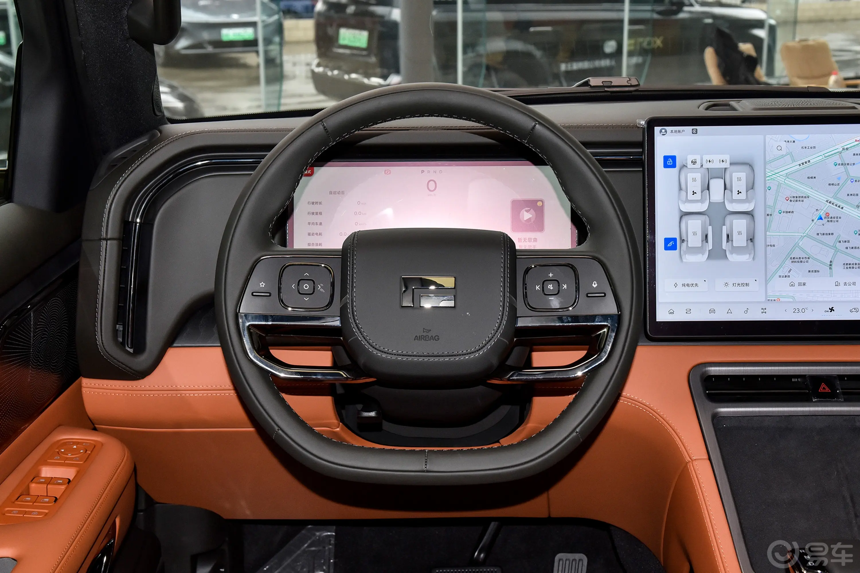 极石011.5T 215km 全能标准续航版 7座方向盘