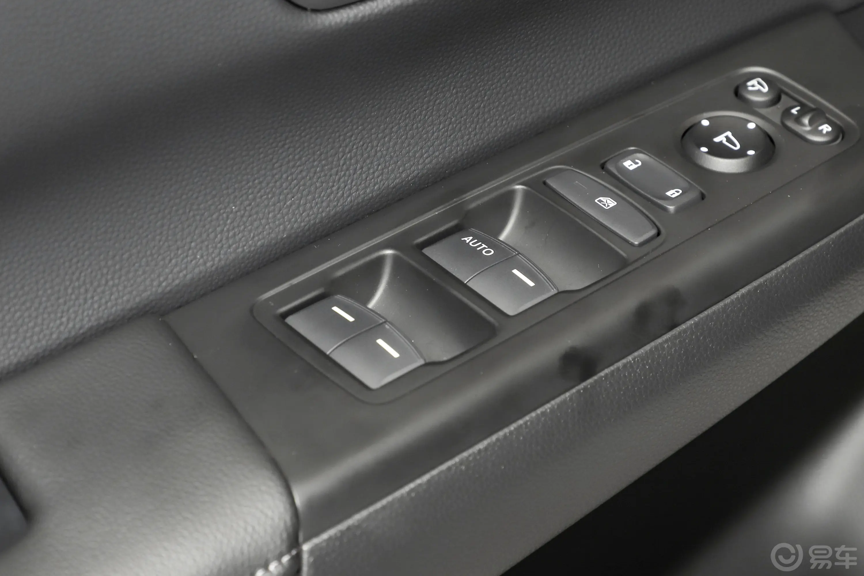本田CR-V240TURBO 两驱锋尚版 7座车窗调节整体