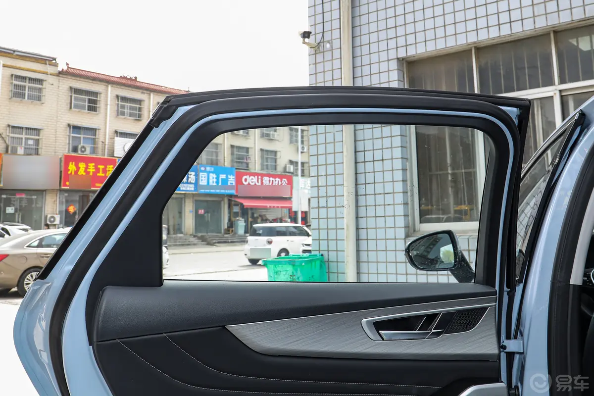 羿驰05550km 前驱乐享版后排侧窗遮阳帘