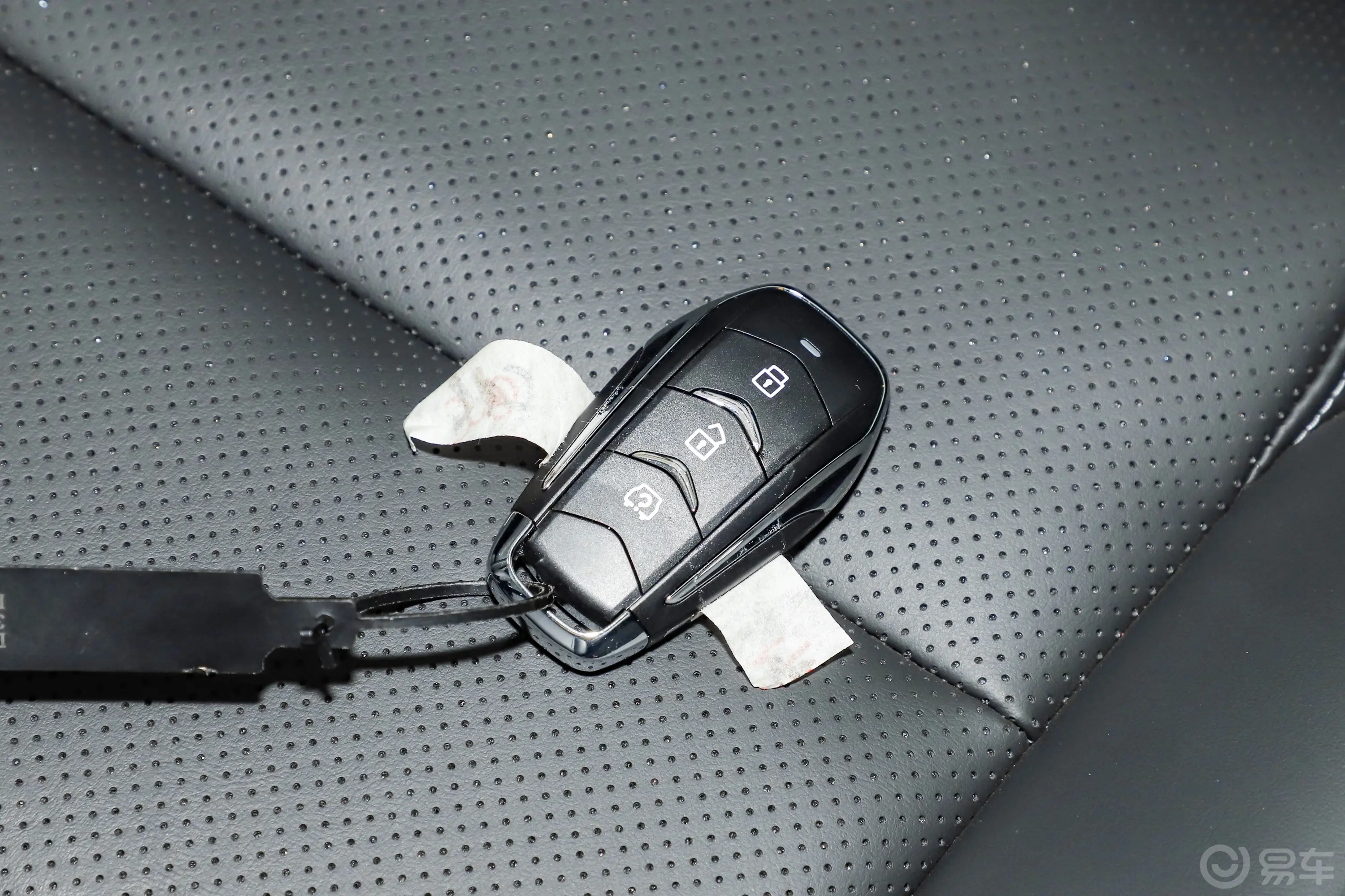 蓝电E5 PLUS1.5L 120km 标准续航版 7座钥匙正面