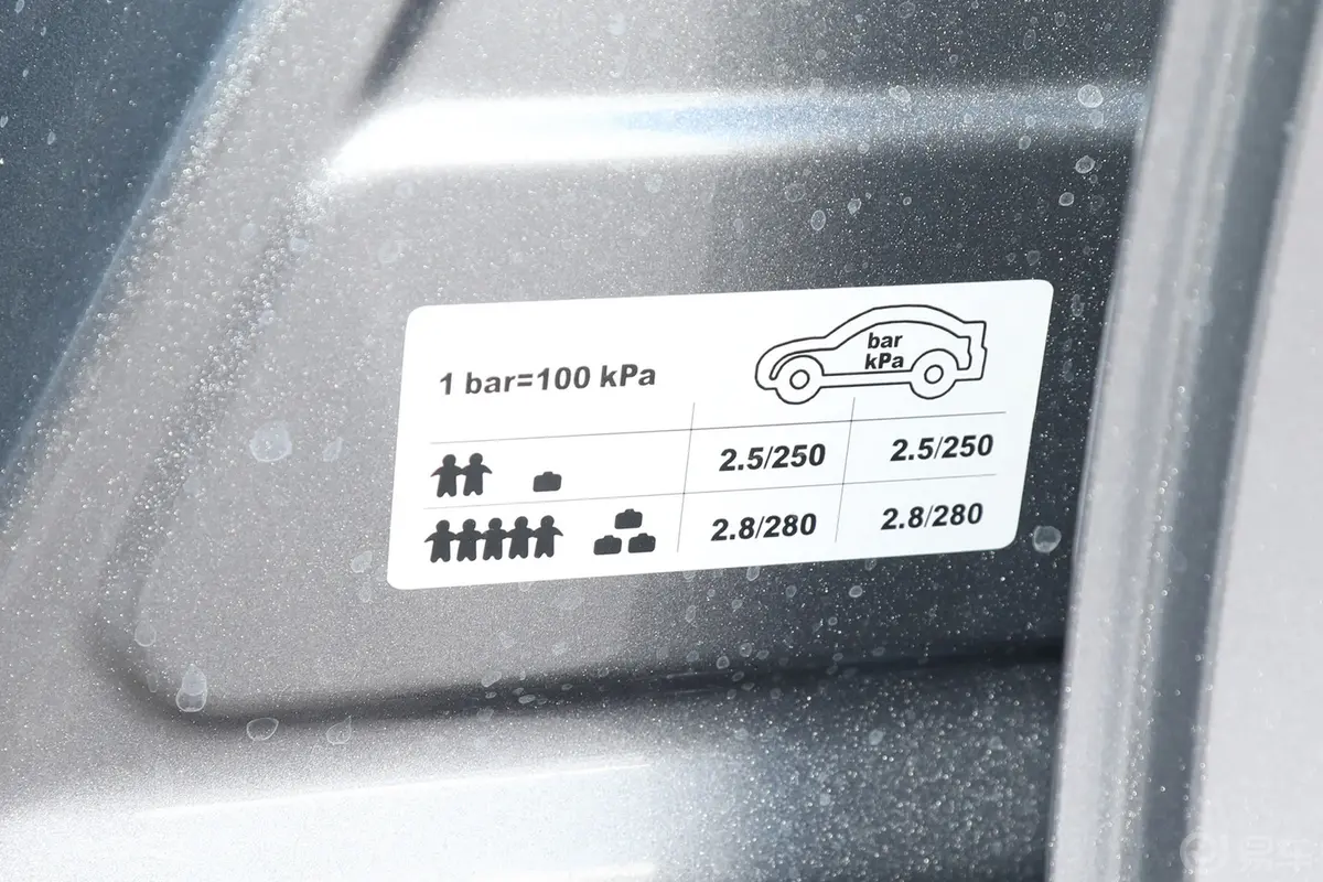 极狐 阿尔法S6735km MAX 电机160kW胎压信息铭牌