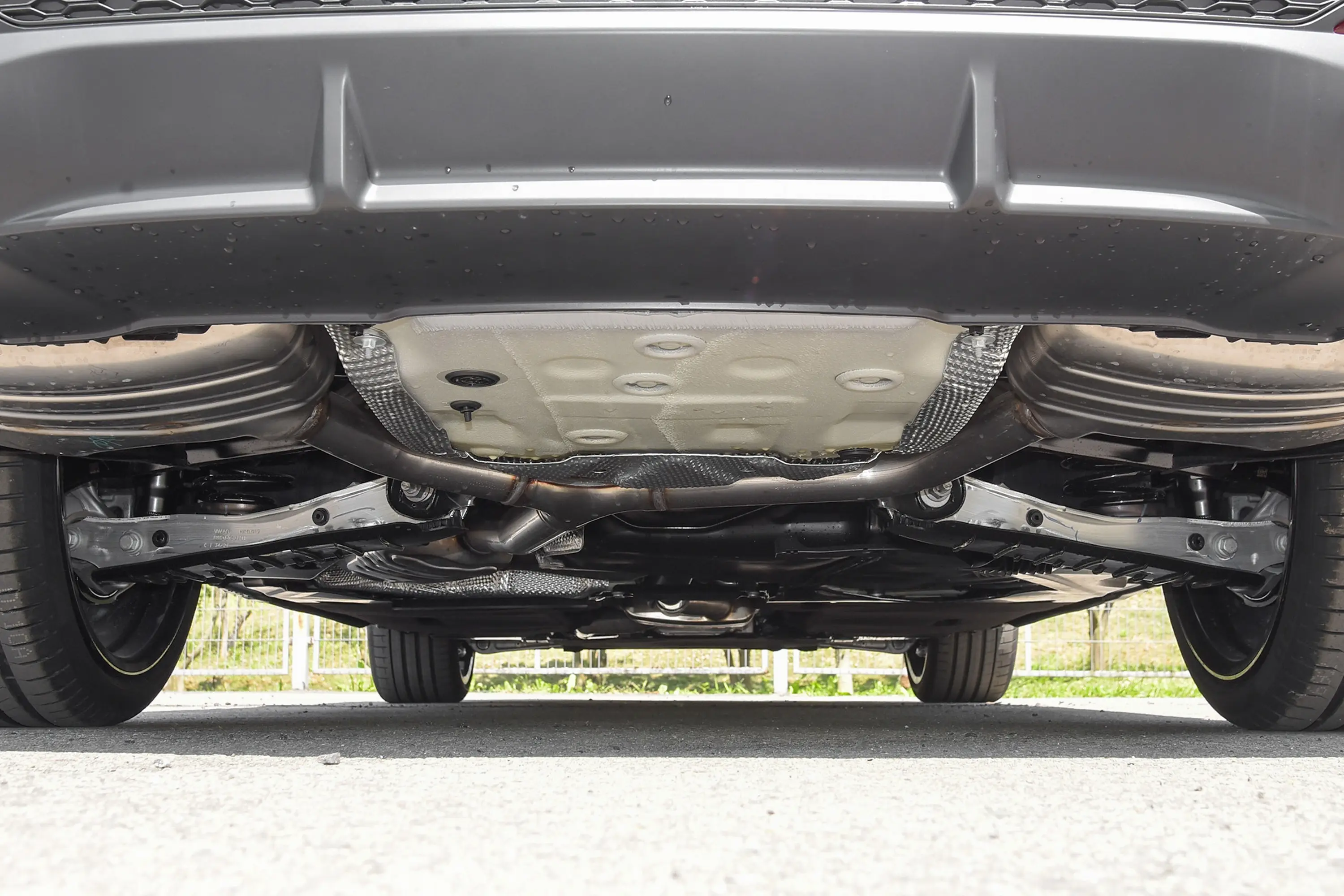奥迪A4L200万辆悦享版 40 TFSI 豪华动感型后悬架整体