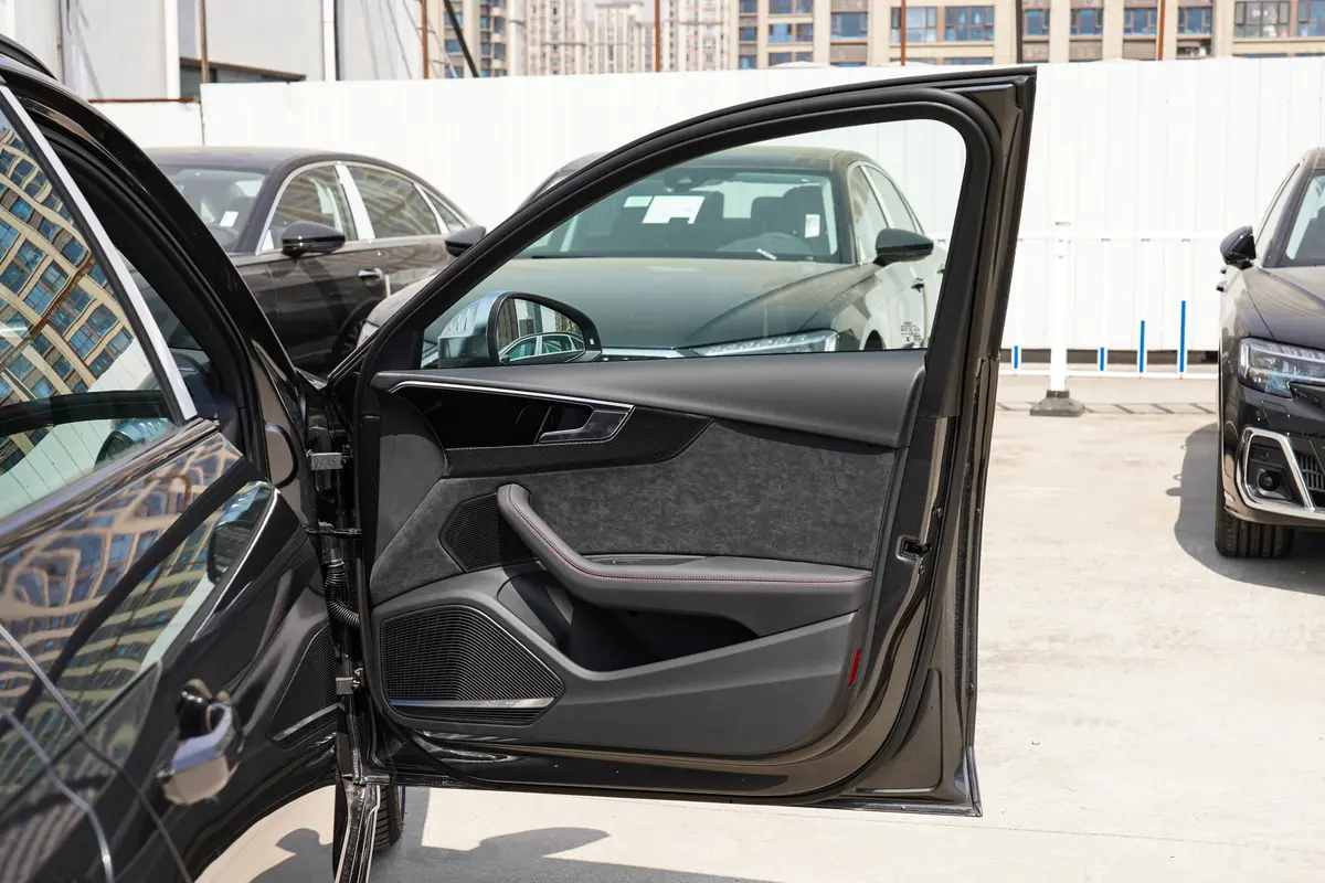 奥迪S4Avant 3.0T副驾侧前车门