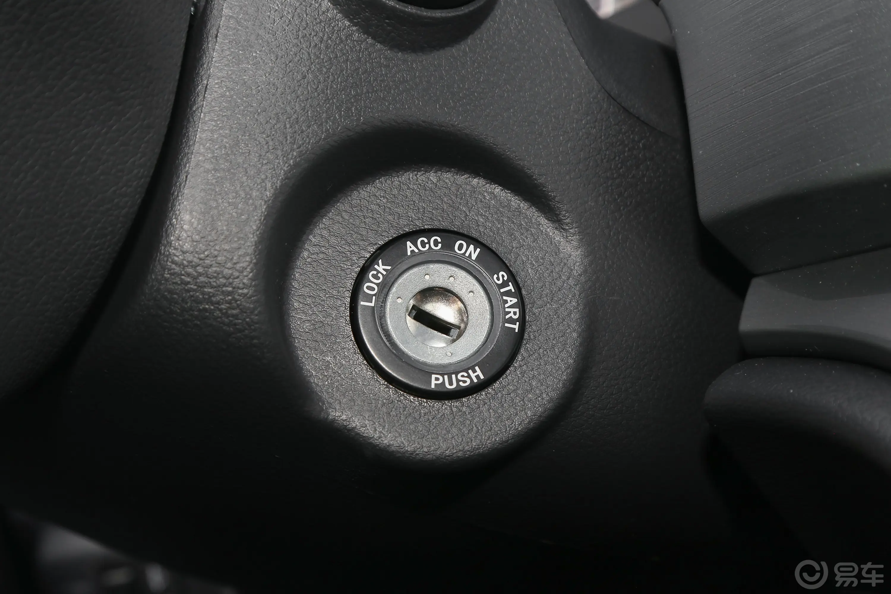 瑞风M3 PHEV2.0L 85km 精英版 7座钥匙孔或一键启动按键