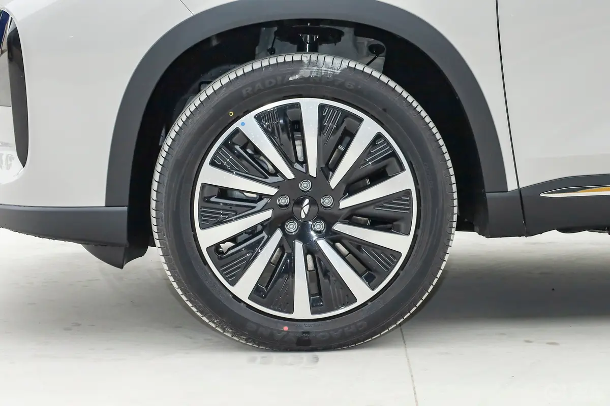 风云T81.5T 130km 豪华版 7座前轮毂造型