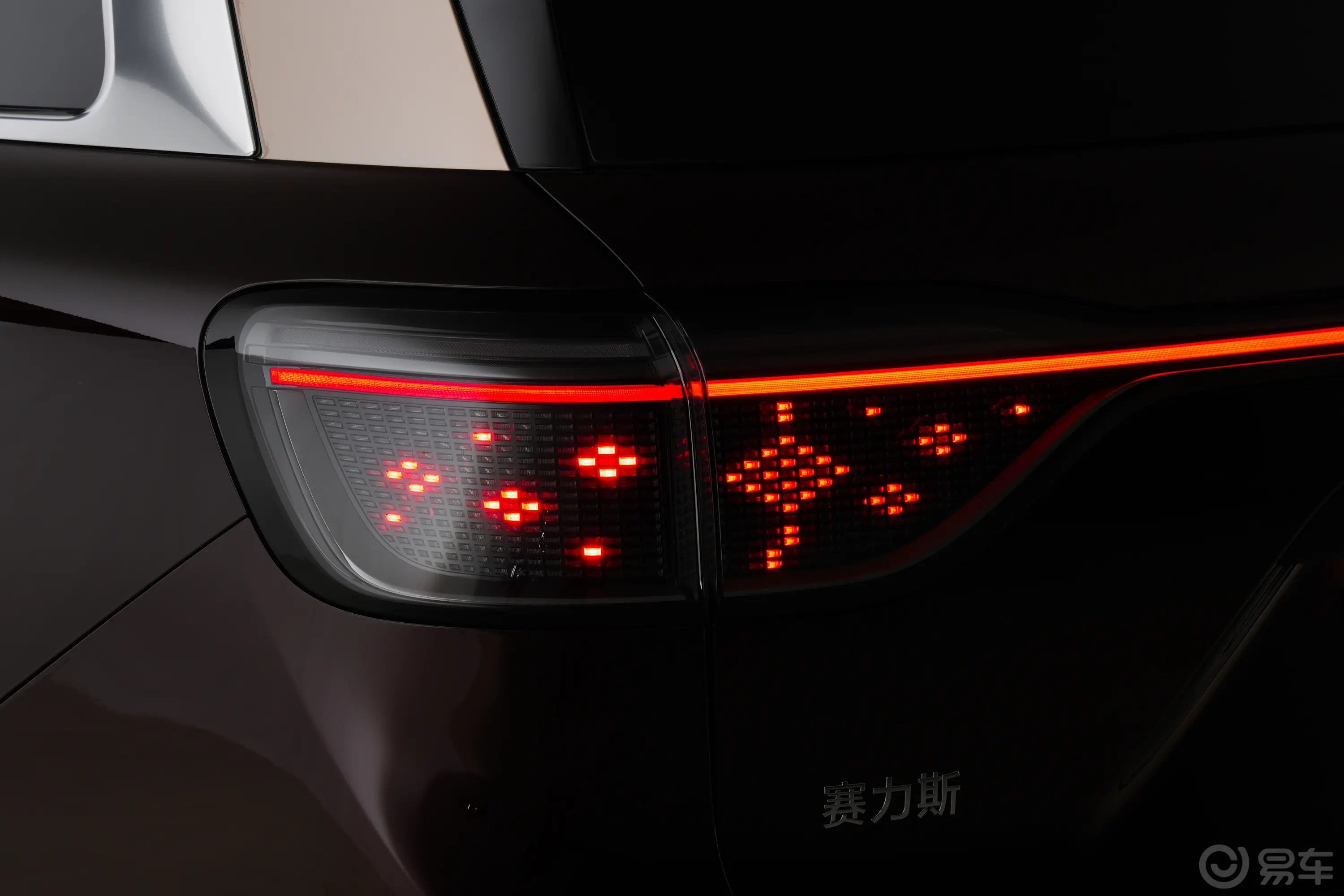 问界M9增程版 266km Ultra 6座外观灯组