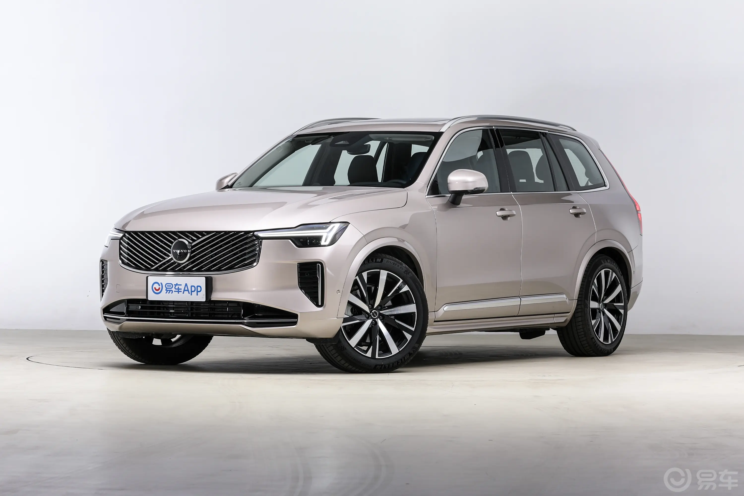 沃尔沃XC90改款 B6 智雅豪华版 6座侧前45度车头向左水平