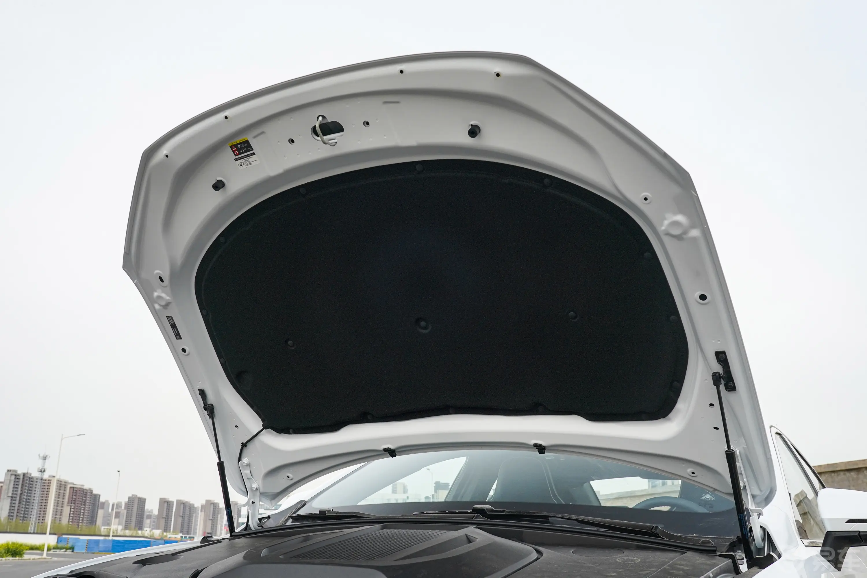 秦PLUS新能源EV 510km 畅行版前舱盖内侧