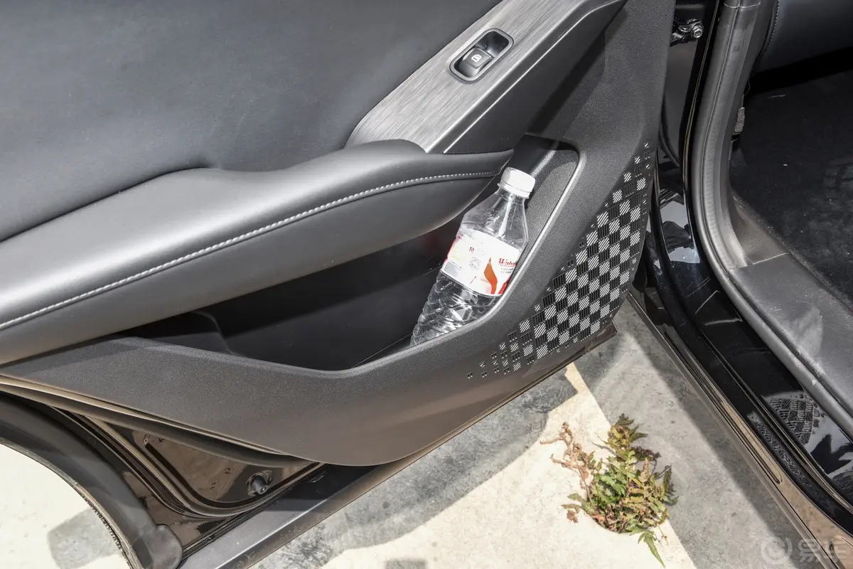 哈弗枭龙MAX1.5L 165km Plus 长续航版后排功能
