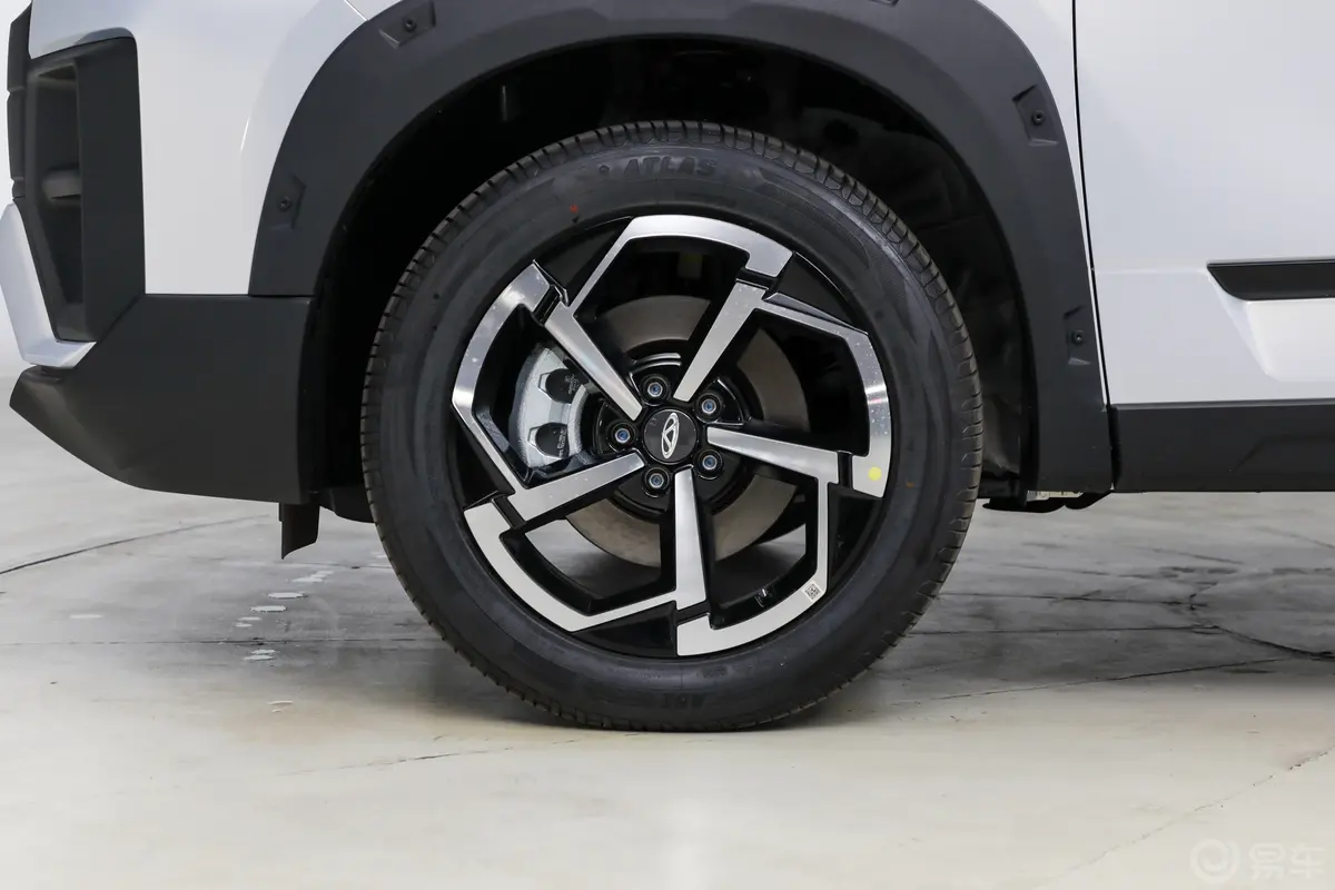 探索061.6T 四驱发现版前轮毂造型