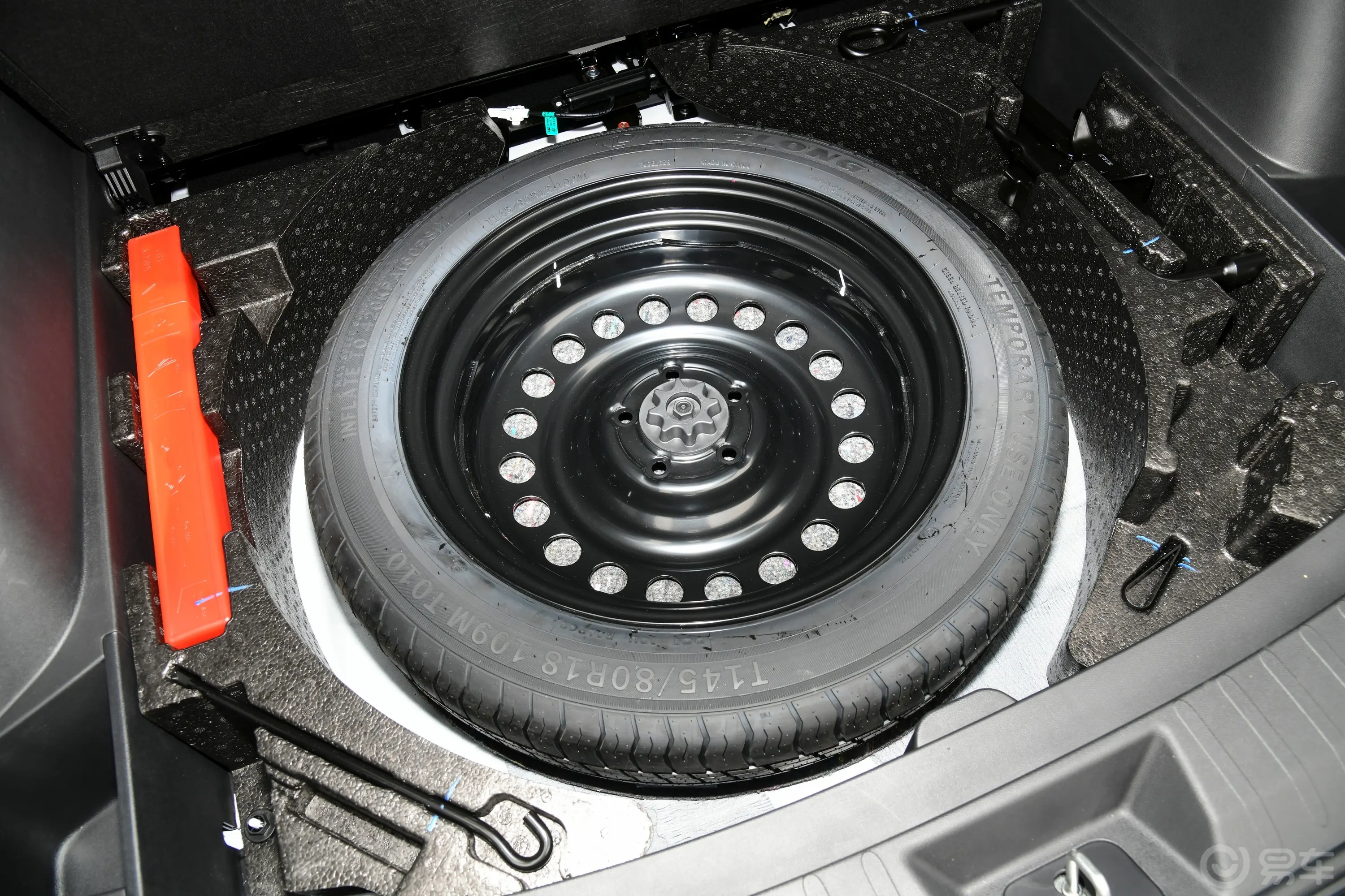 哈弗H6国潮版 1.5T 两驱冠军版备胎