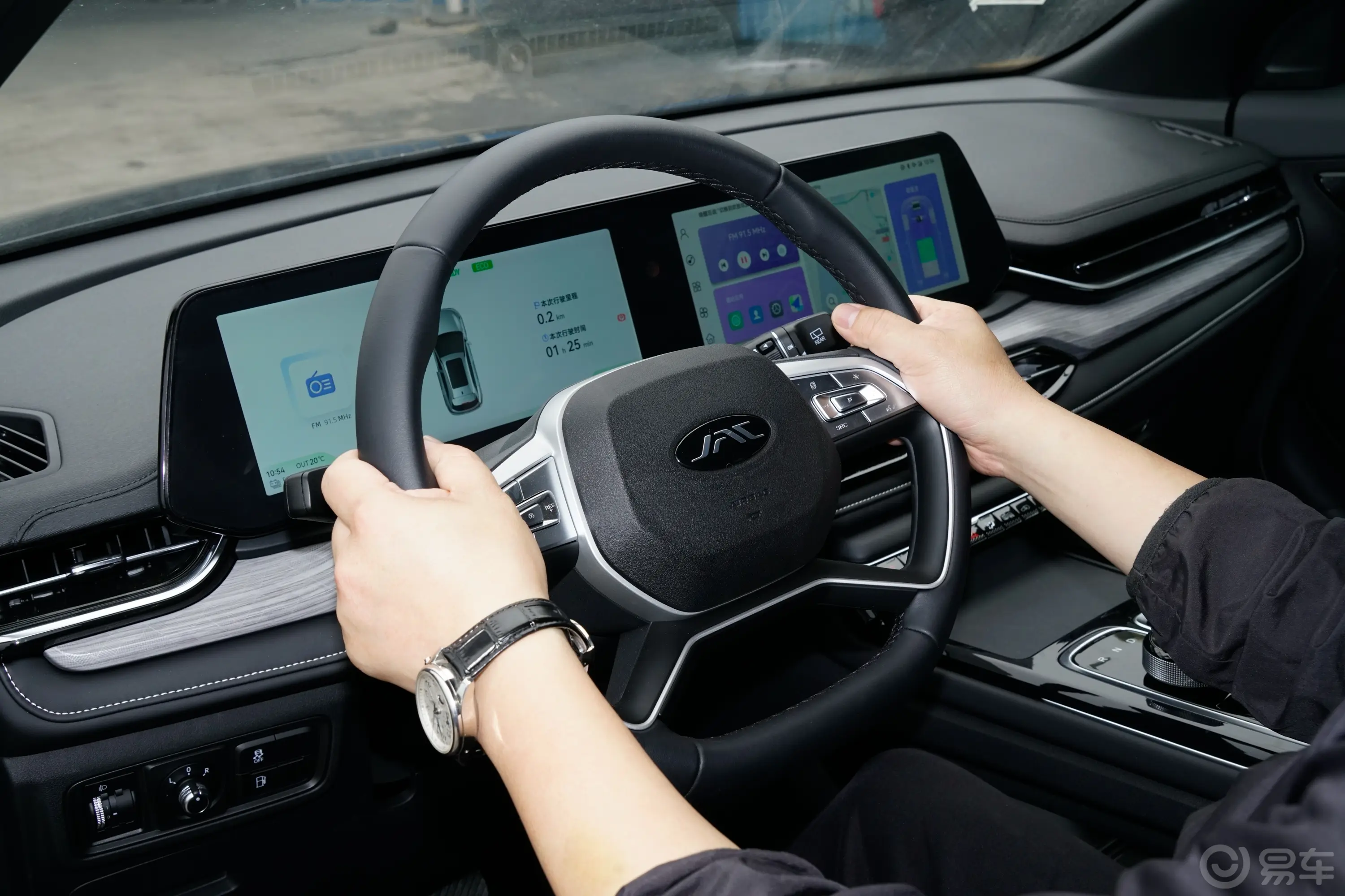 江淮QX PHEV1.5L 120km 劲驰版主驾驶位