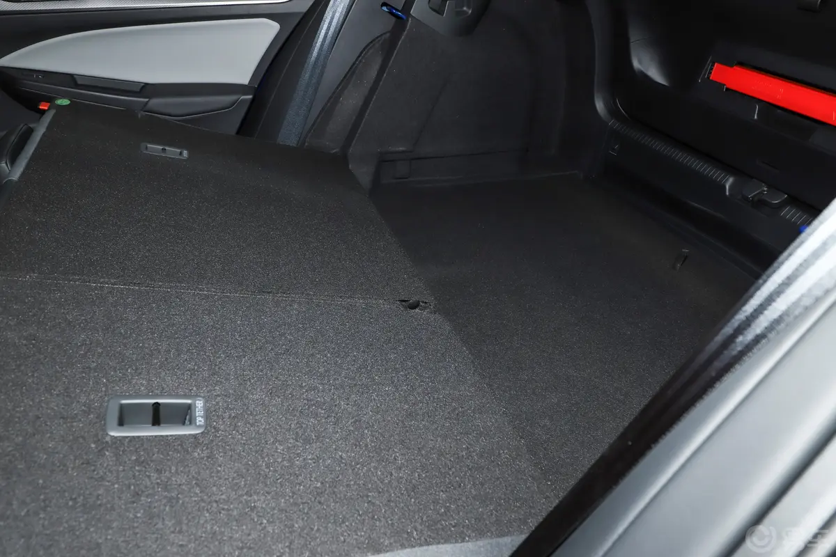 高尔夫改款 300TSI R-Line后排空间