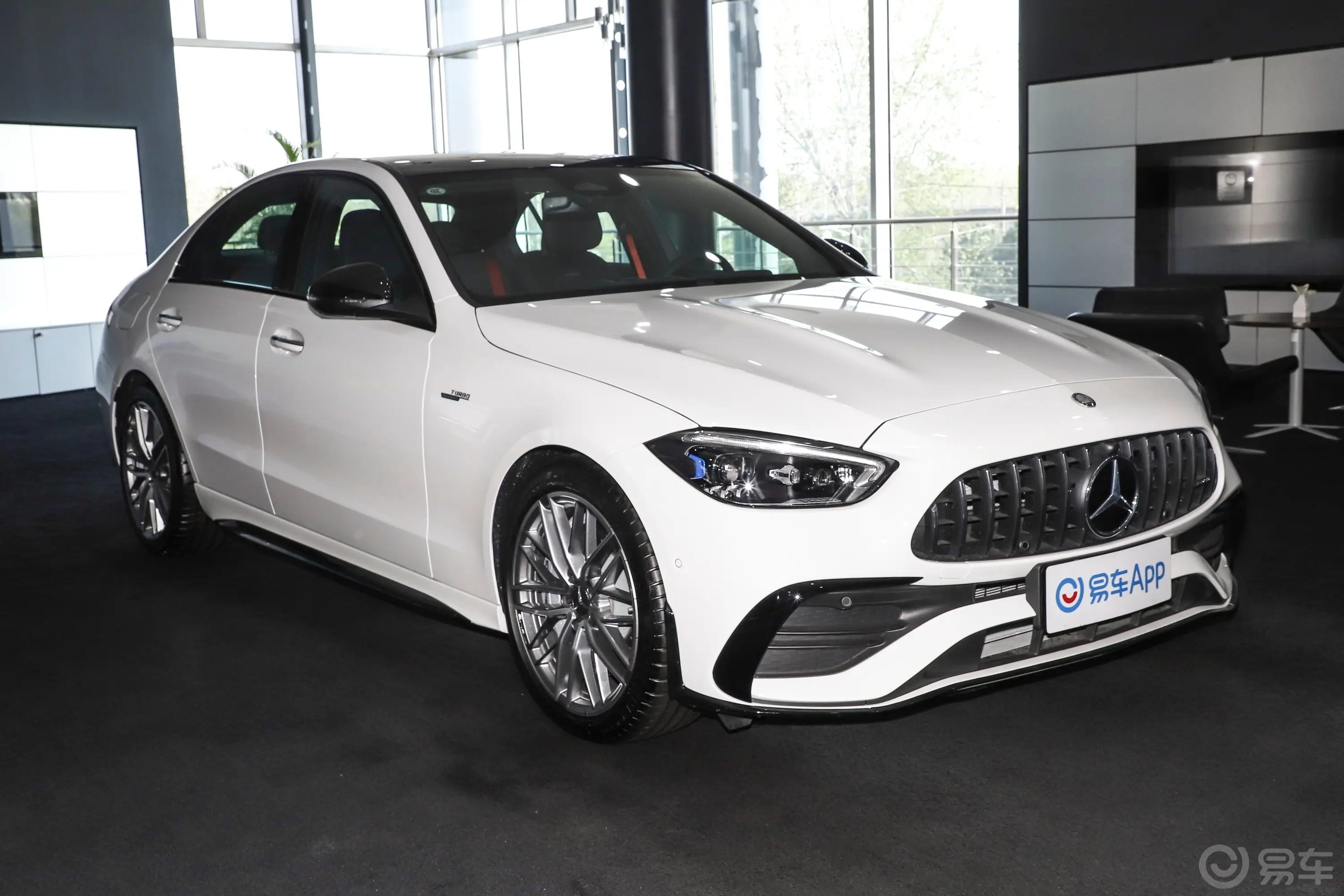 奔驰C级 AMG改款 AMG C 43 4MATIC侧前45度车头向右水平