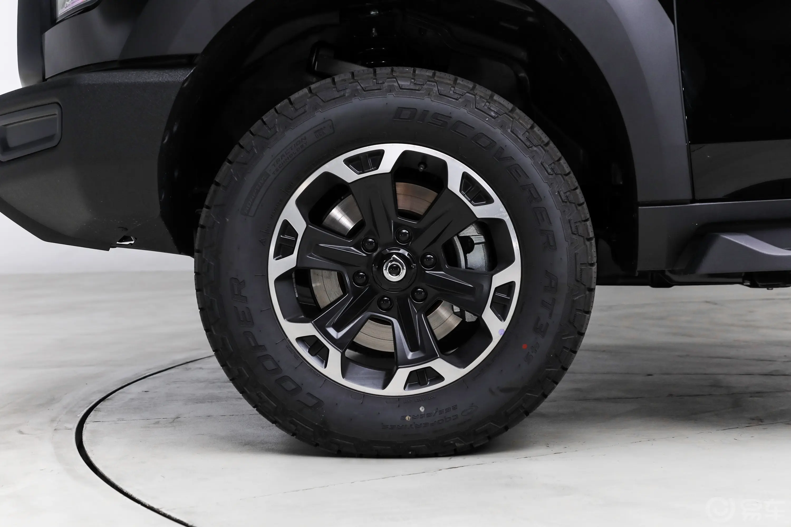 山海炮新能源2.0T Hi4-T 性能版前轮毂造型
