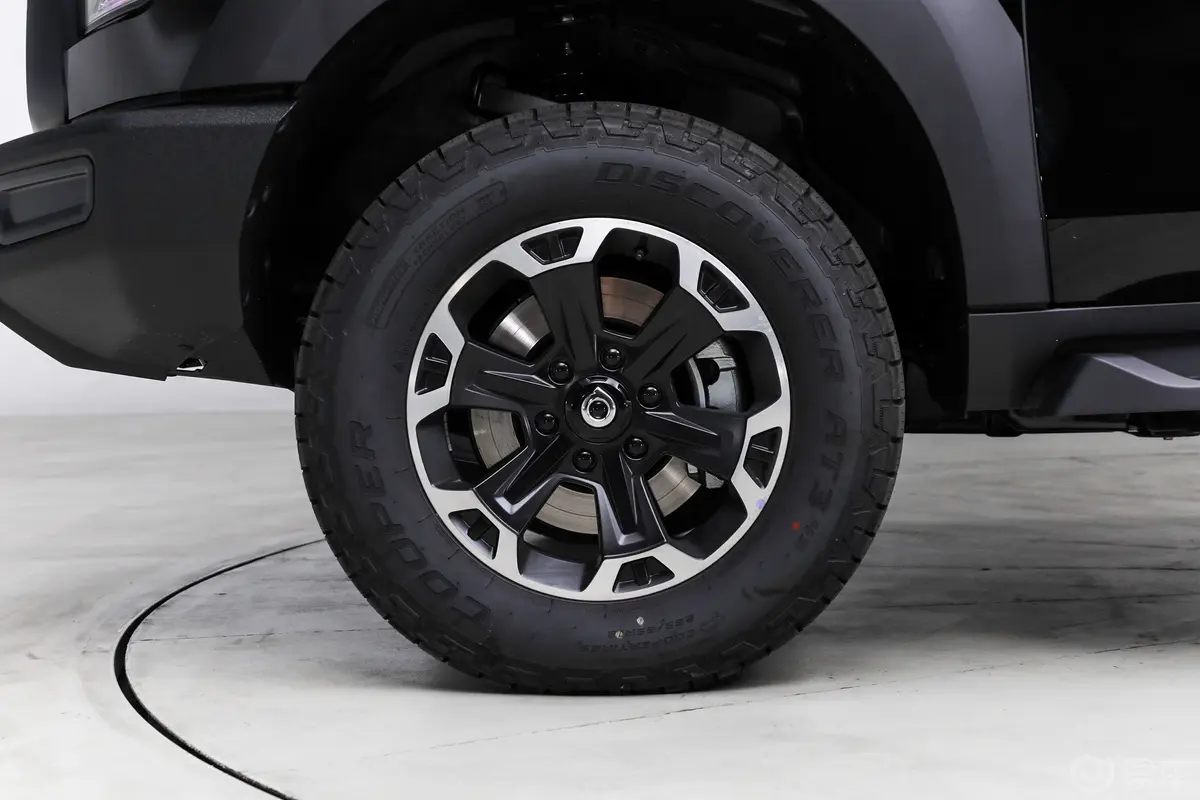 山海炮新能源2.0T Hi4-T 性能版前轮毂造型