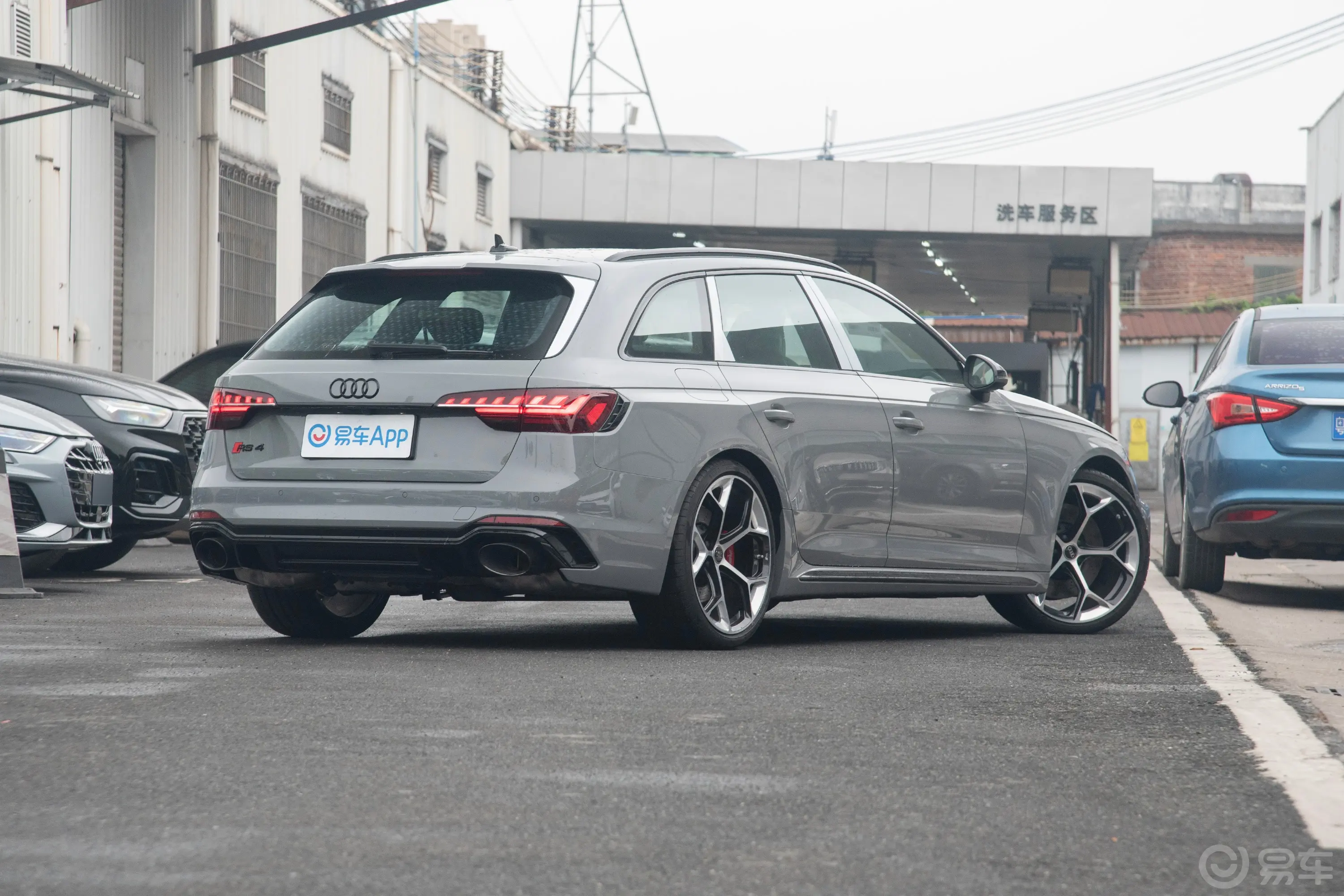 奥迪RS 42.9T Avant 致臻版侧后45度车头向右水平