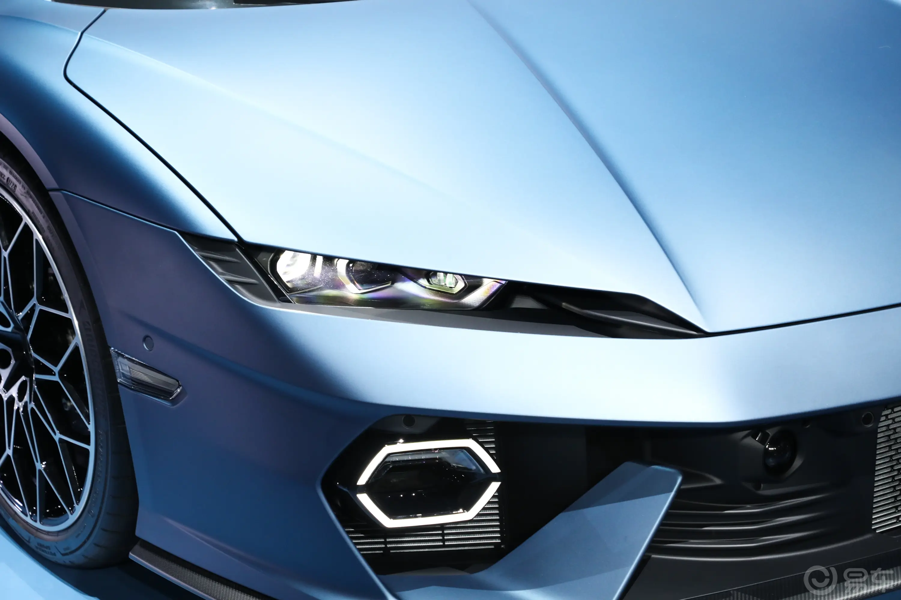 Temerario4.0T 标准版外观