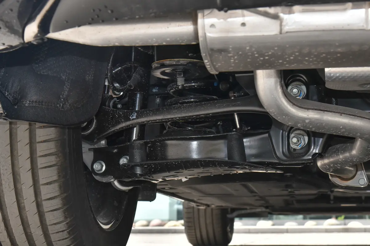 捷尼赛思GV702.5T 两驱豪华运动套件版动力底盘