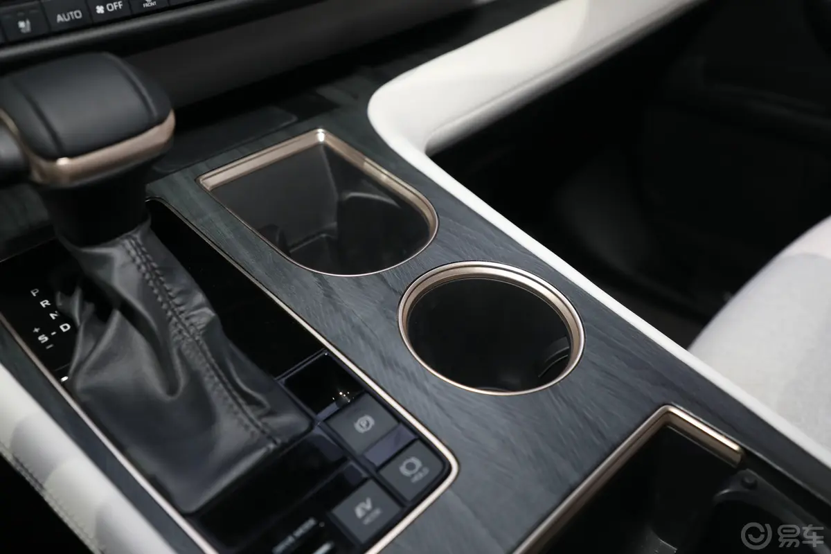 赛那UREAN CONCEPT前排