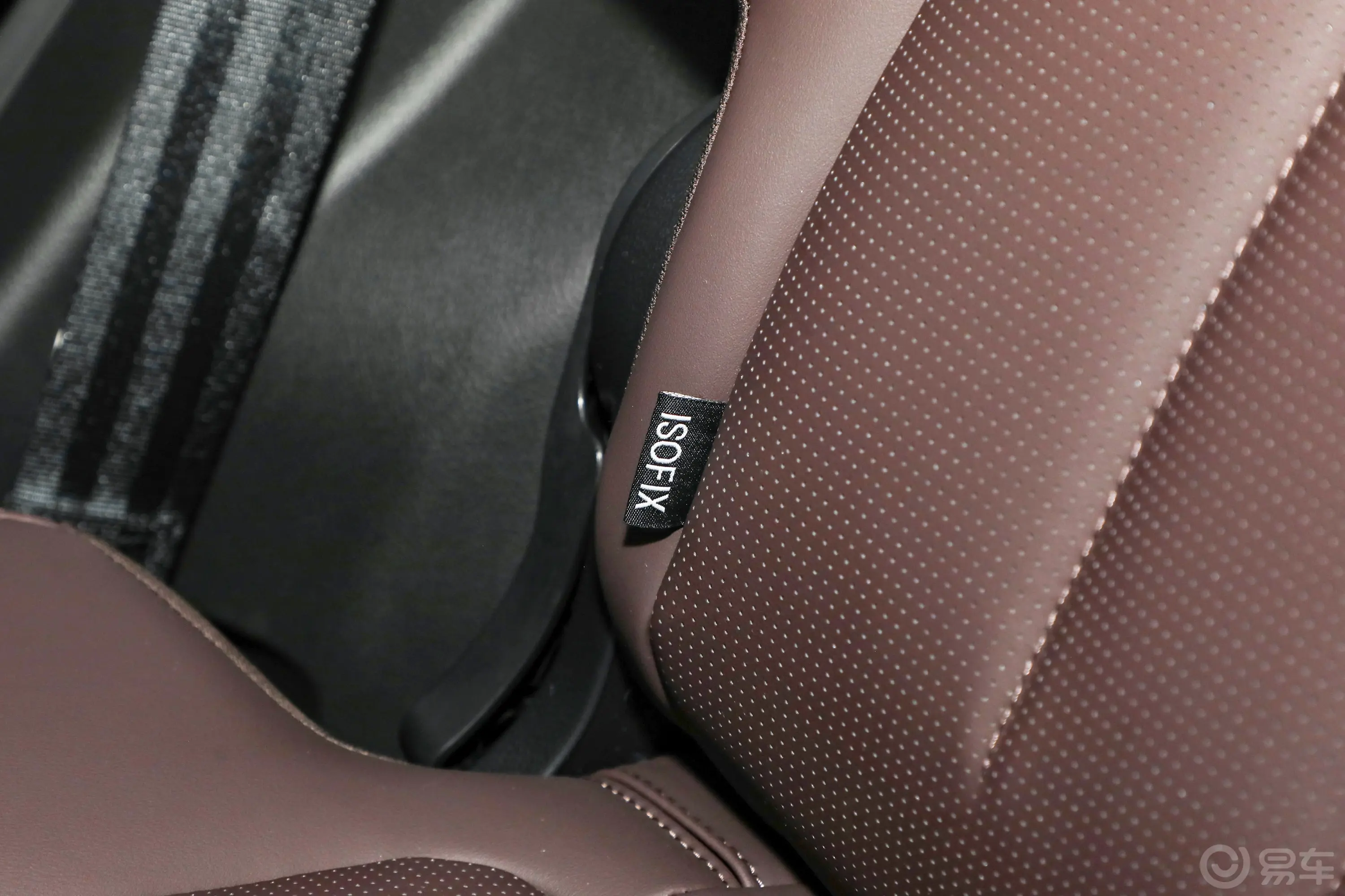 捷途X90 PLUS超越版 1.6T 手动洋房PRO 7座儿童座椅接口