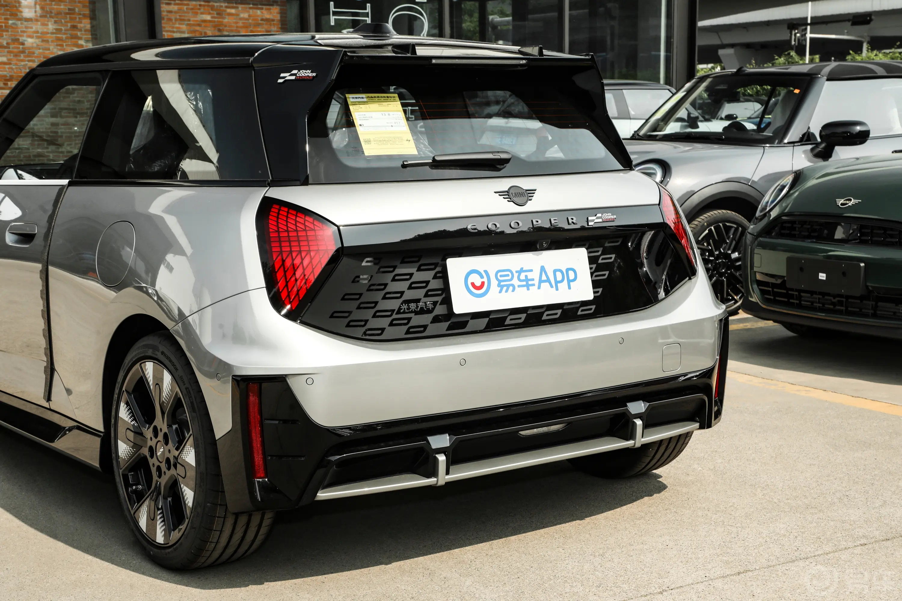 电动MINI JCW412km JOHN COOPER WORKS车尾特写