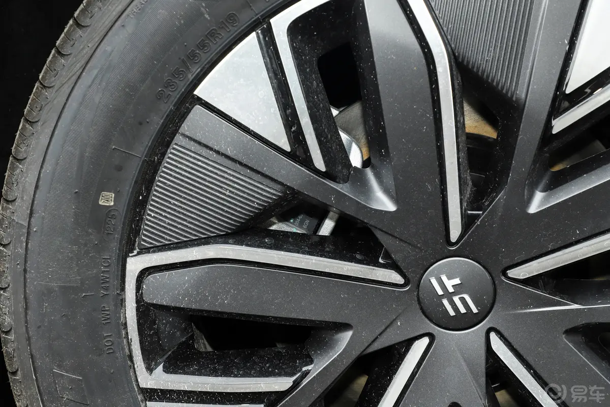 捷途X70 PLUS C-DM1.5T 120km 豪华版 5座后刹车卡钳