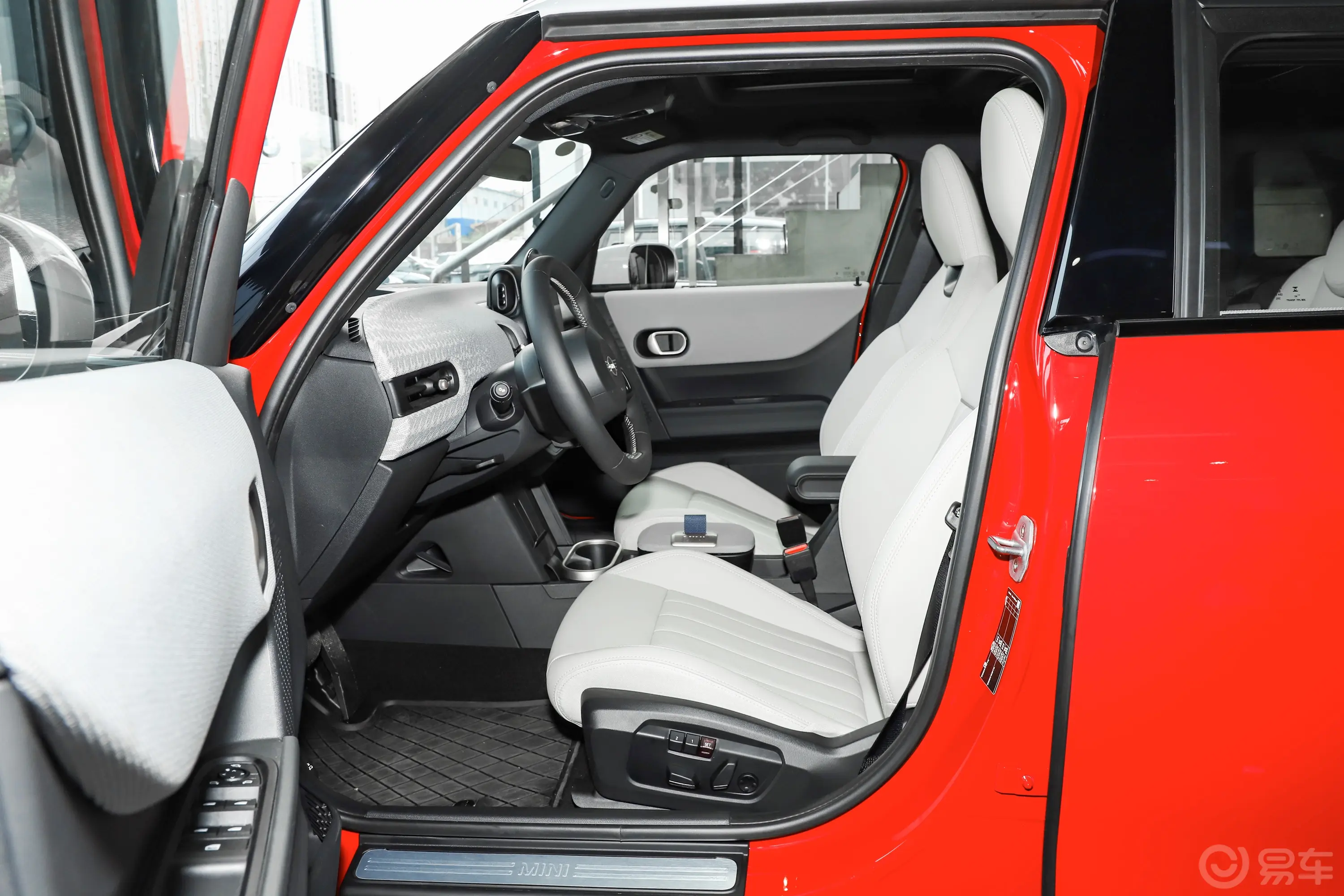MINI2.0T COOPER S 艺术家 五门版主驾驶位