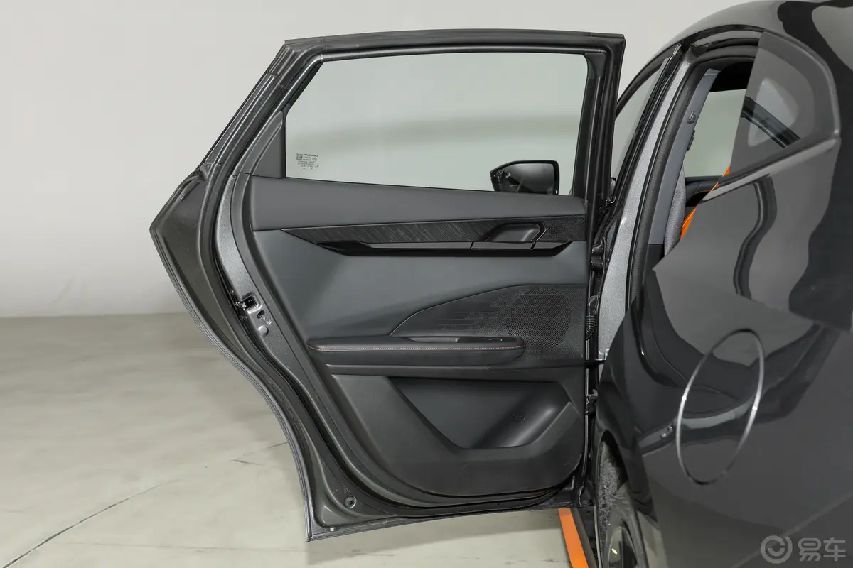 长安UNI-V1.5T 500Bar尊贵运动型驾驶员侧后车门