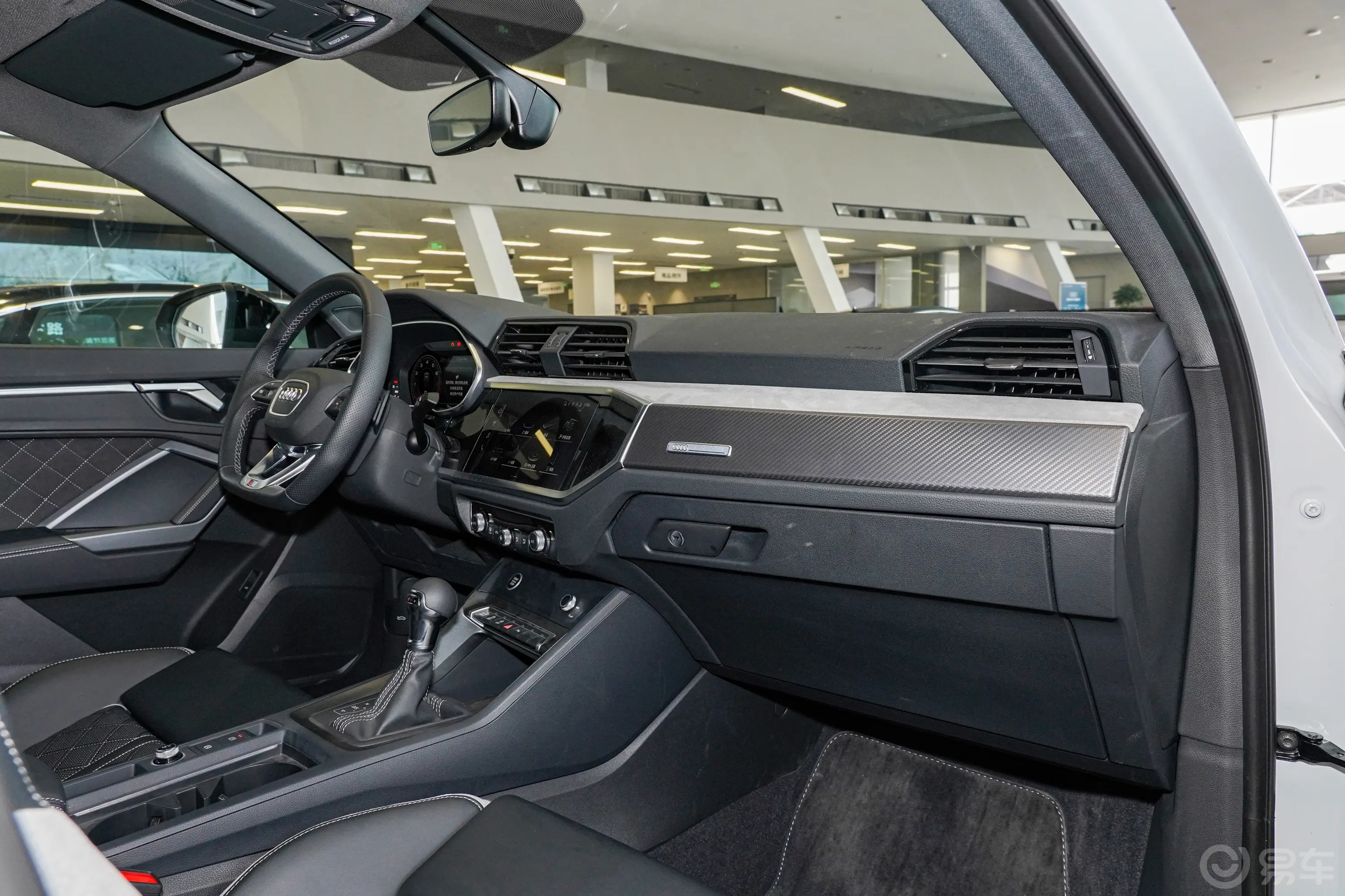 奥迪Q3 Sportbackquattro45周年典藏版 40 TFSI 时尚型内饰全景副驾方向