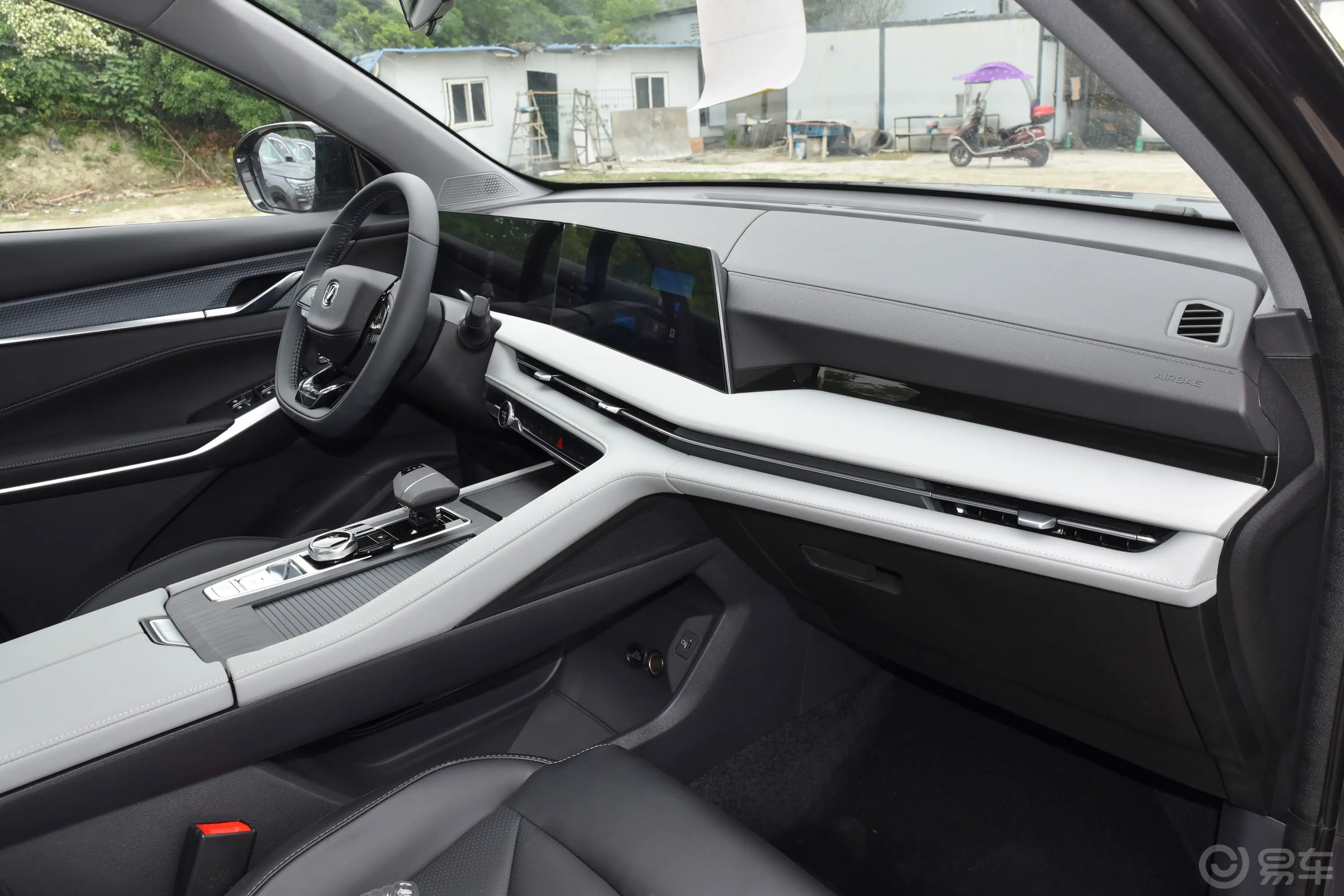 长安CS75PLUS第三代 冠军版 1.5T 智驾劲领型内饰全景副驾方向