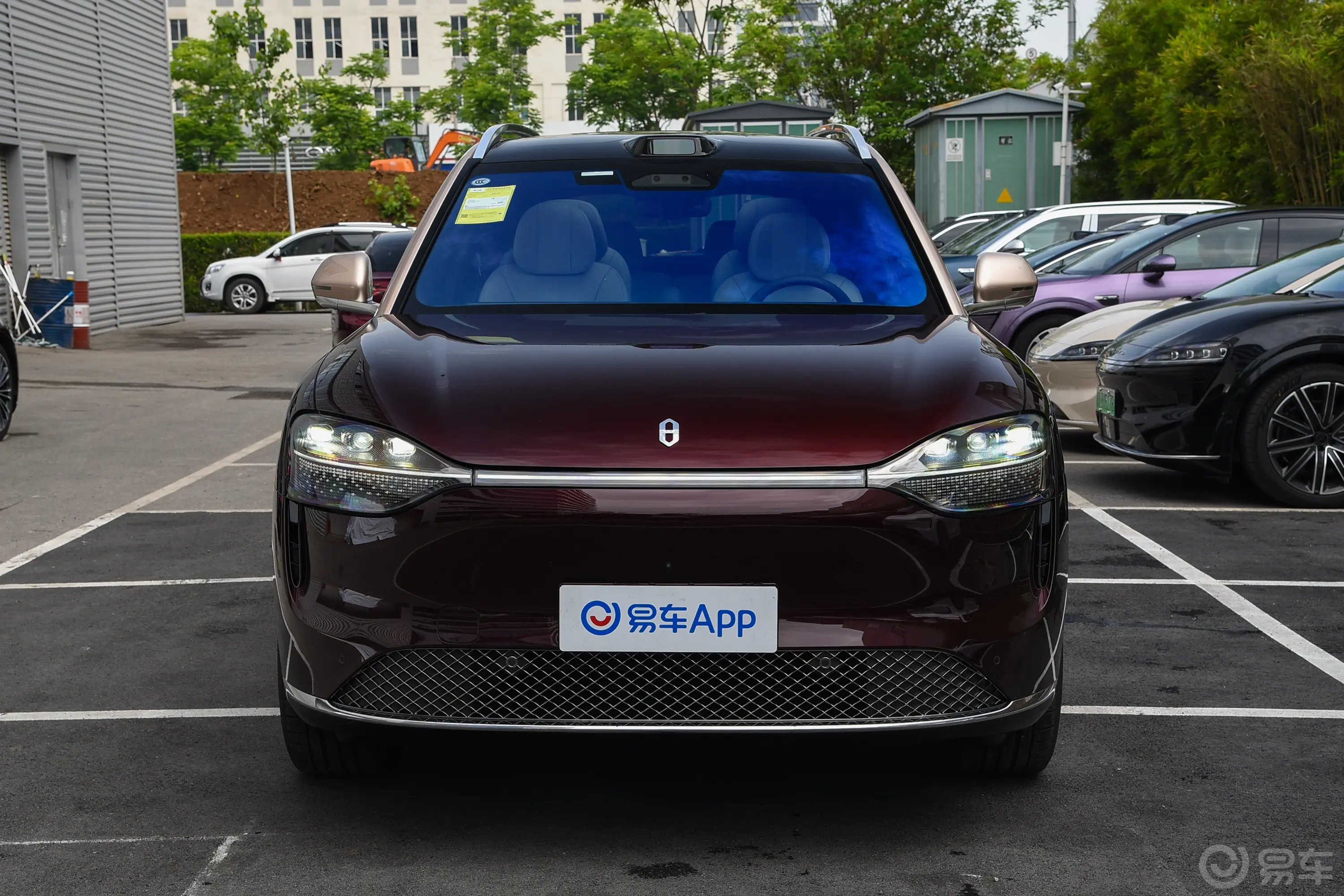 问界M9纯电版 630km Max 6座外观灯组