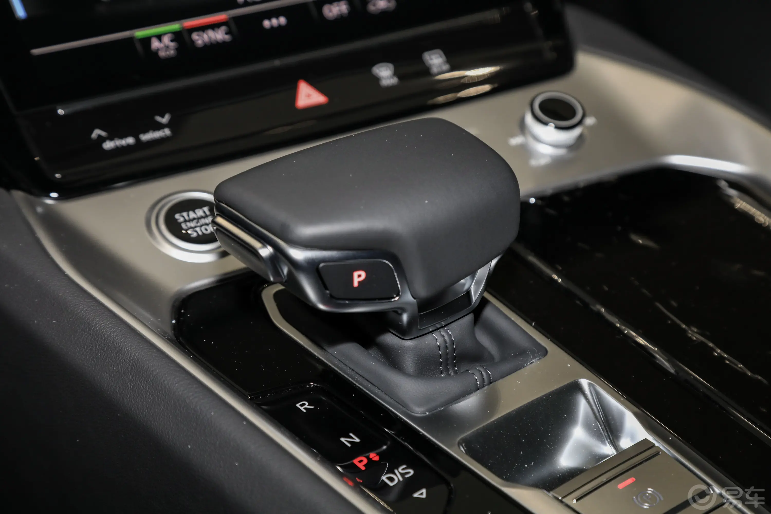 奥迪Q640 TFSI quattro 纪念版 7座换挡装置