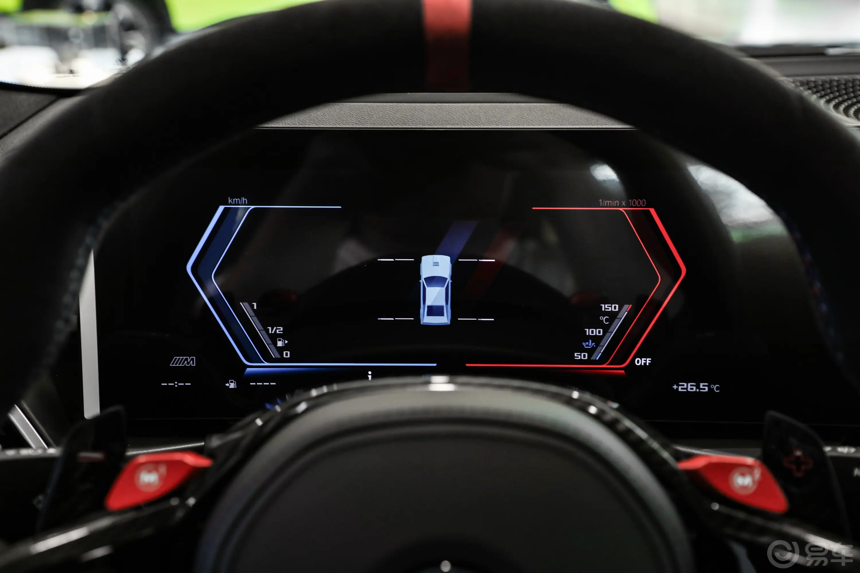 宝马M4M4 双门轿跑车 M xDrive 雷霆版主驾驶位