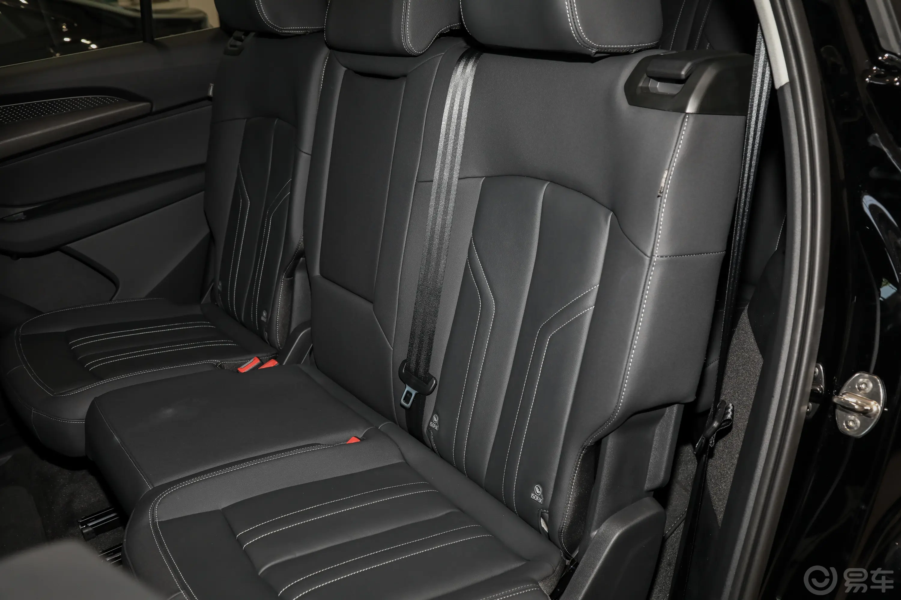 奥迪Q640 TFSI quattro 纪念版 7座后排空间