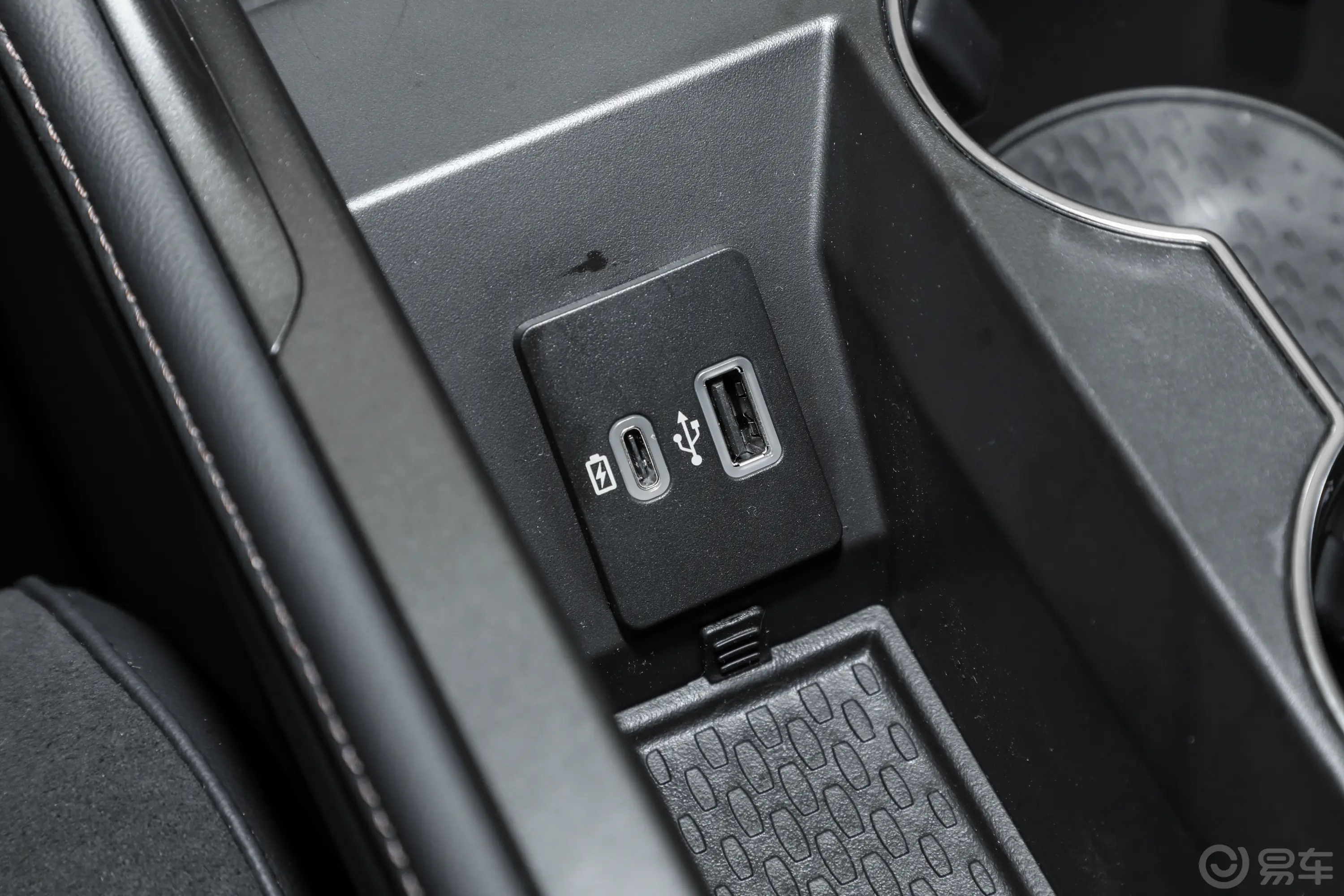航海家2.0T 四驱亚特兰蒂斯版中控