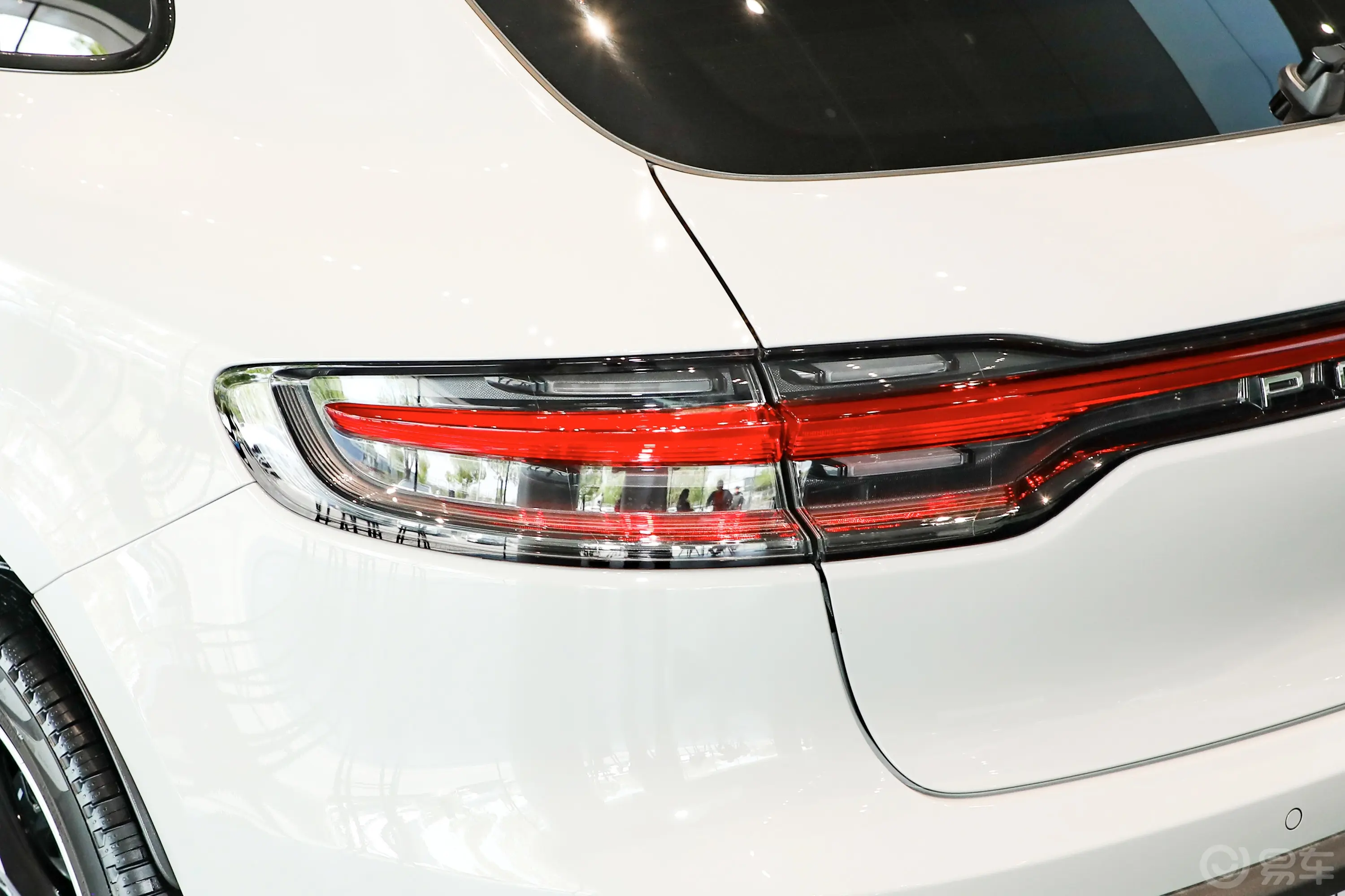 MacanMacan 2.0T 逐梦版尾灯侧45度俯拍