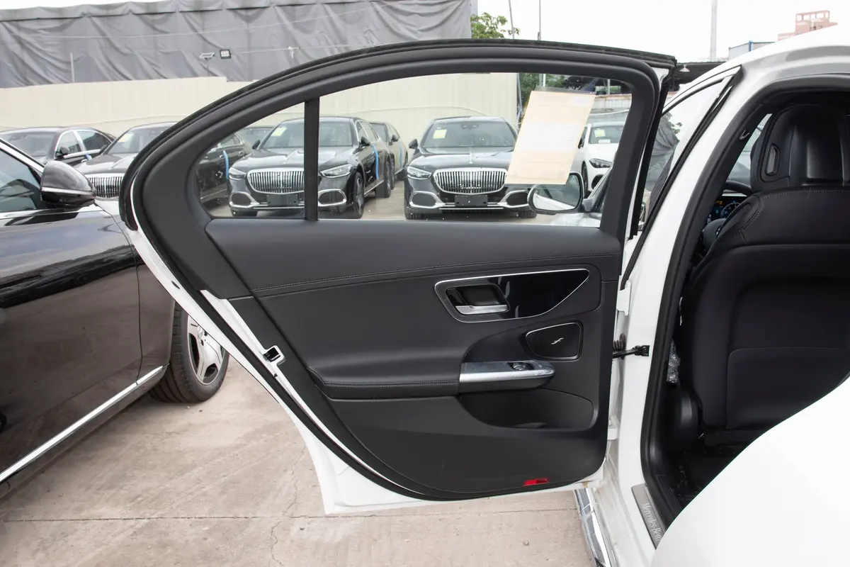 奔驰C级改款 C 260 L 4MATIC 运动版驾驶员侧后车门