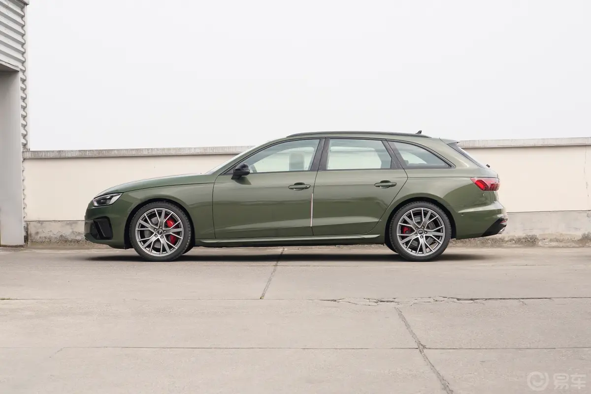 奥迪S4Avant 3.0T正侧车头向左水平