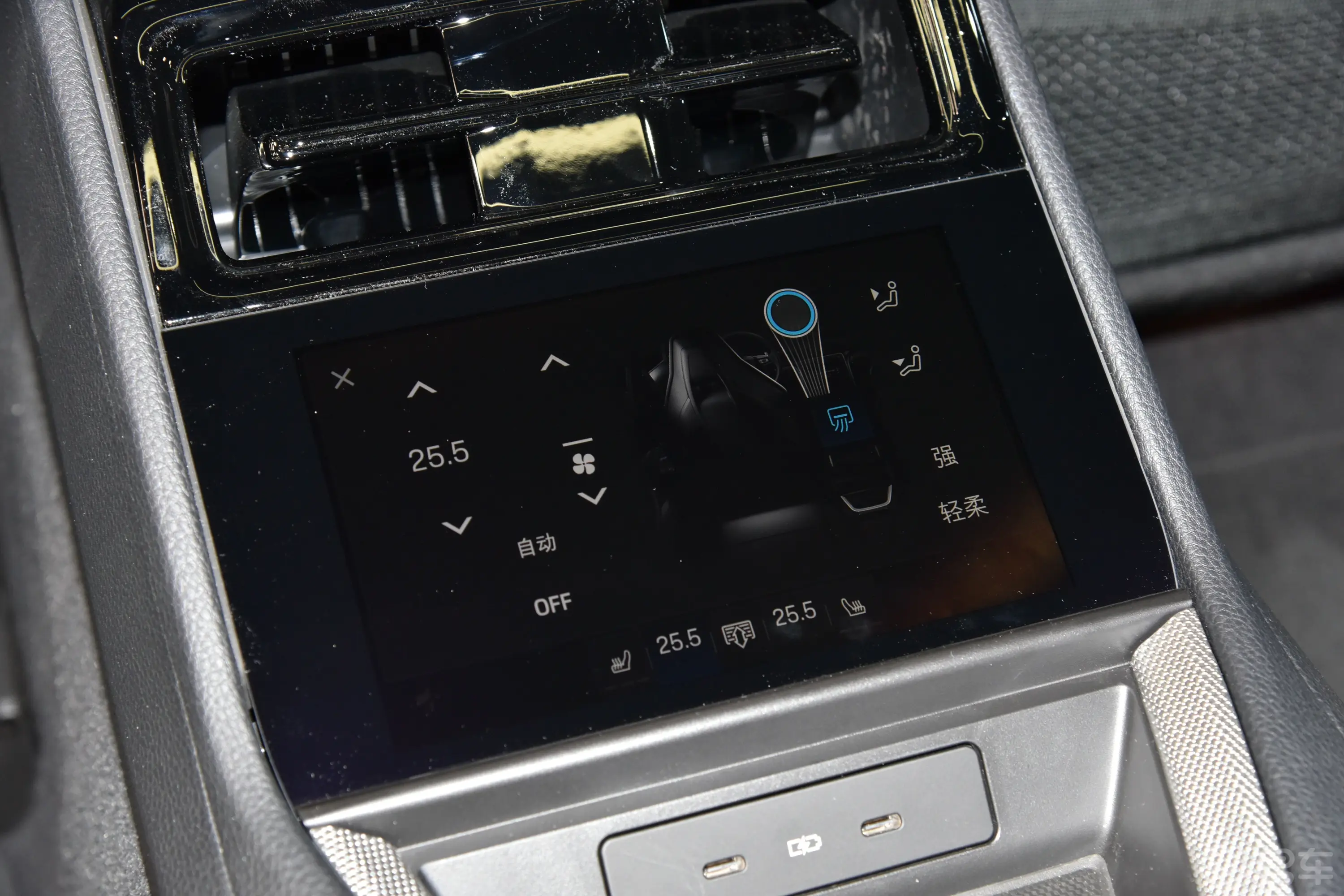 Panamera E-HybridPanamera 4 2.9T后排(第二排)空调控制区