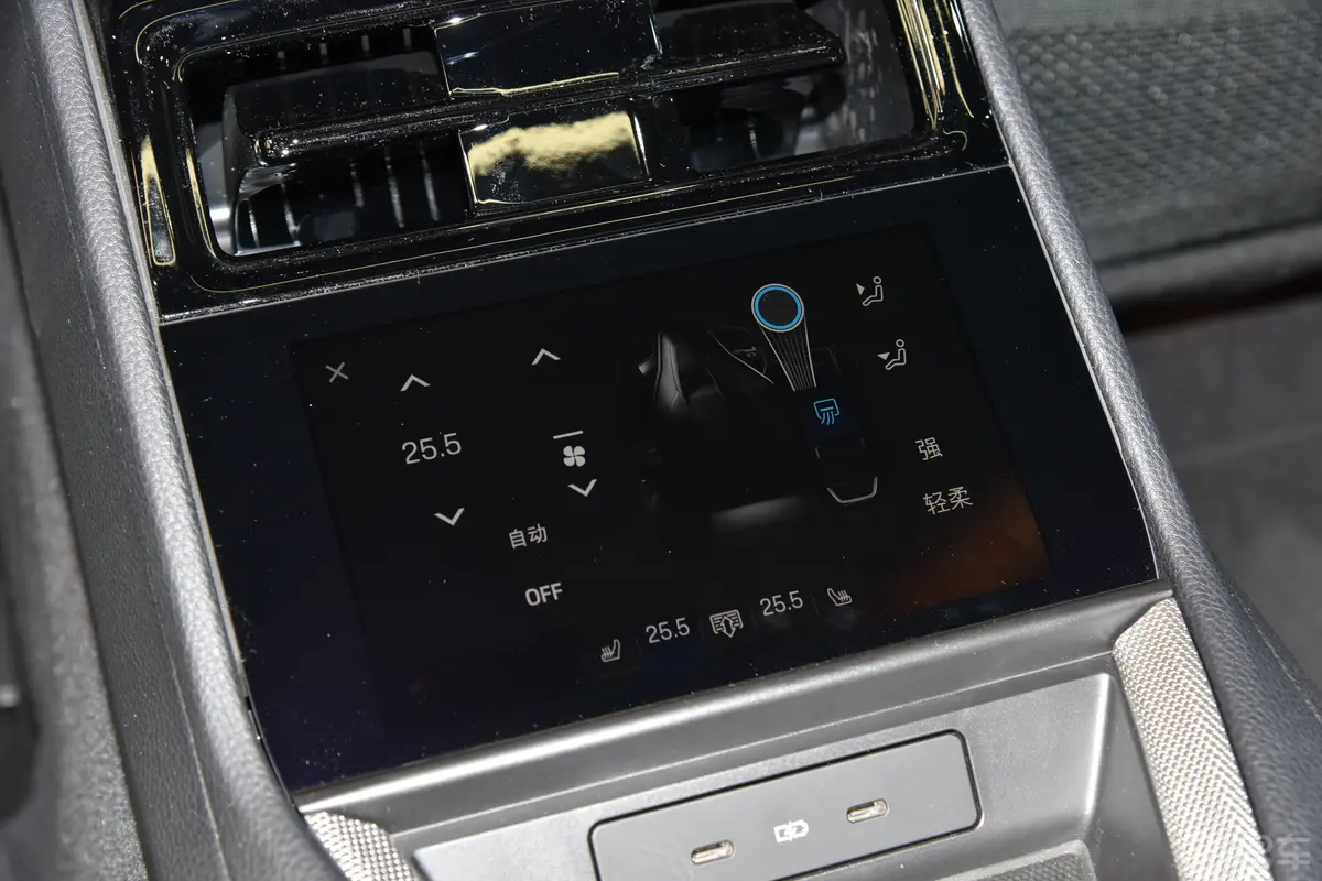 Panamera E-HybridPanamera 4 2.9T后排(第二排)空调控制区