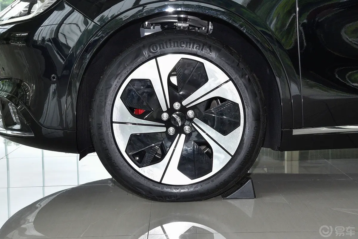 远航H8560km 四驱尊享版前轮毂造型