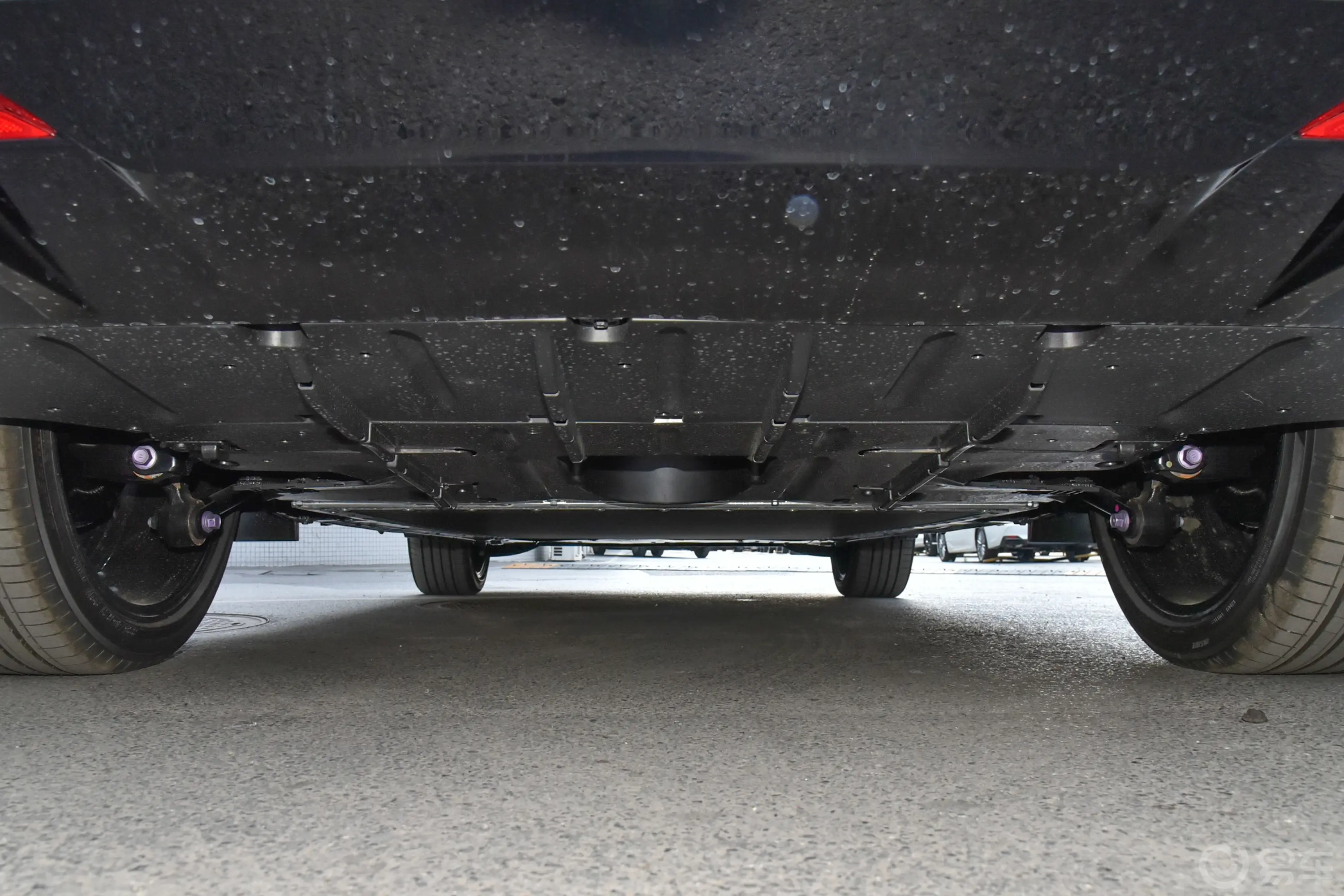 丰田bZ5550km 长续航城区辅助驾驶版后悬架整体