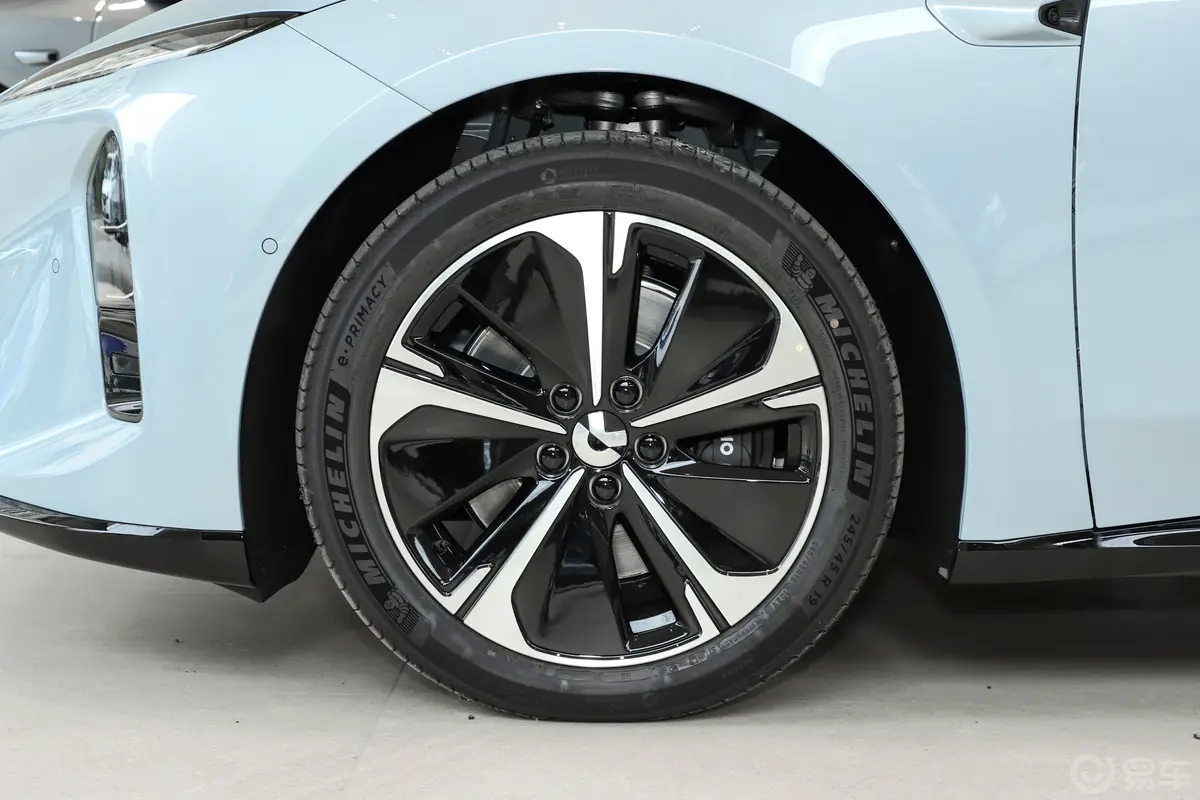 蔚来ET5T550km 75kWh前轮毂造型