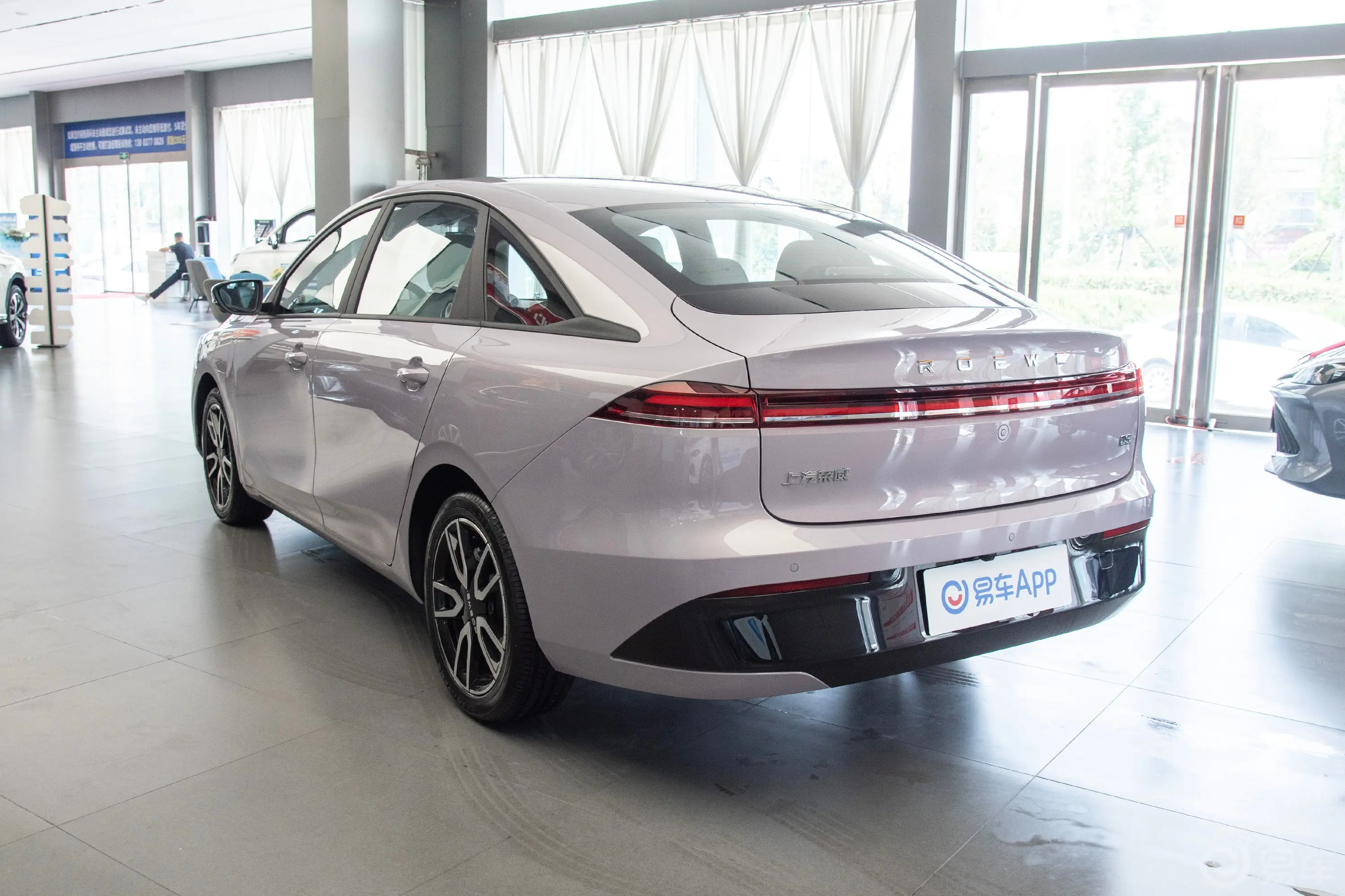 荣威D6450km 尊享版侧后45度车头向左水平