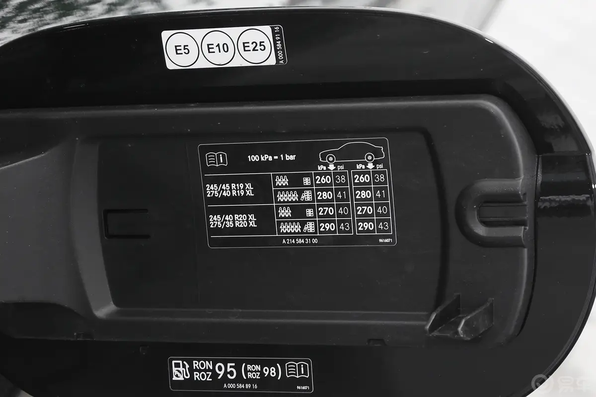 奔驰E级(进口)改款 E 300 豪华型运动版胎压信息铭牌